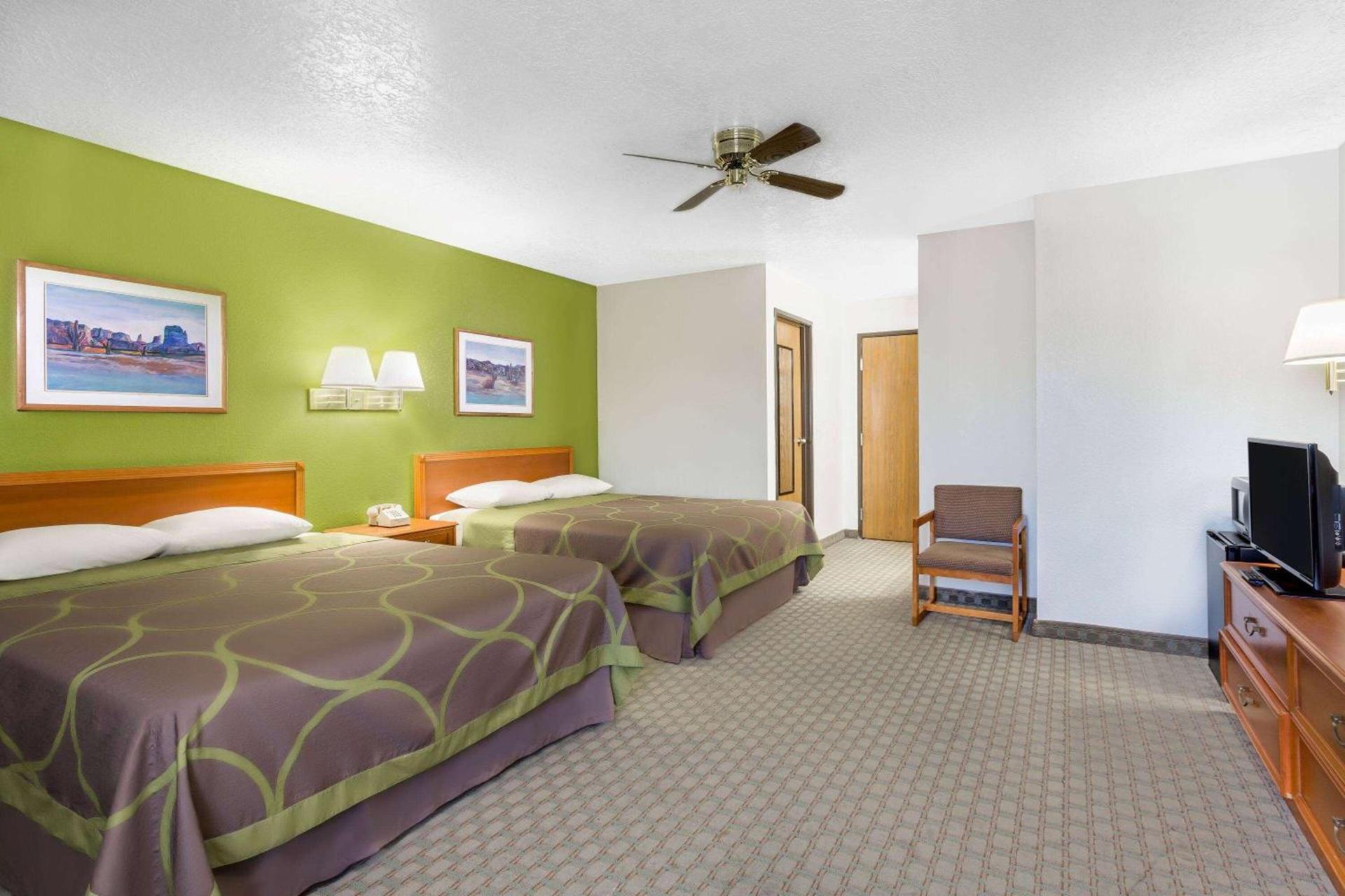 Super 8 by Wyndham Price photo 3