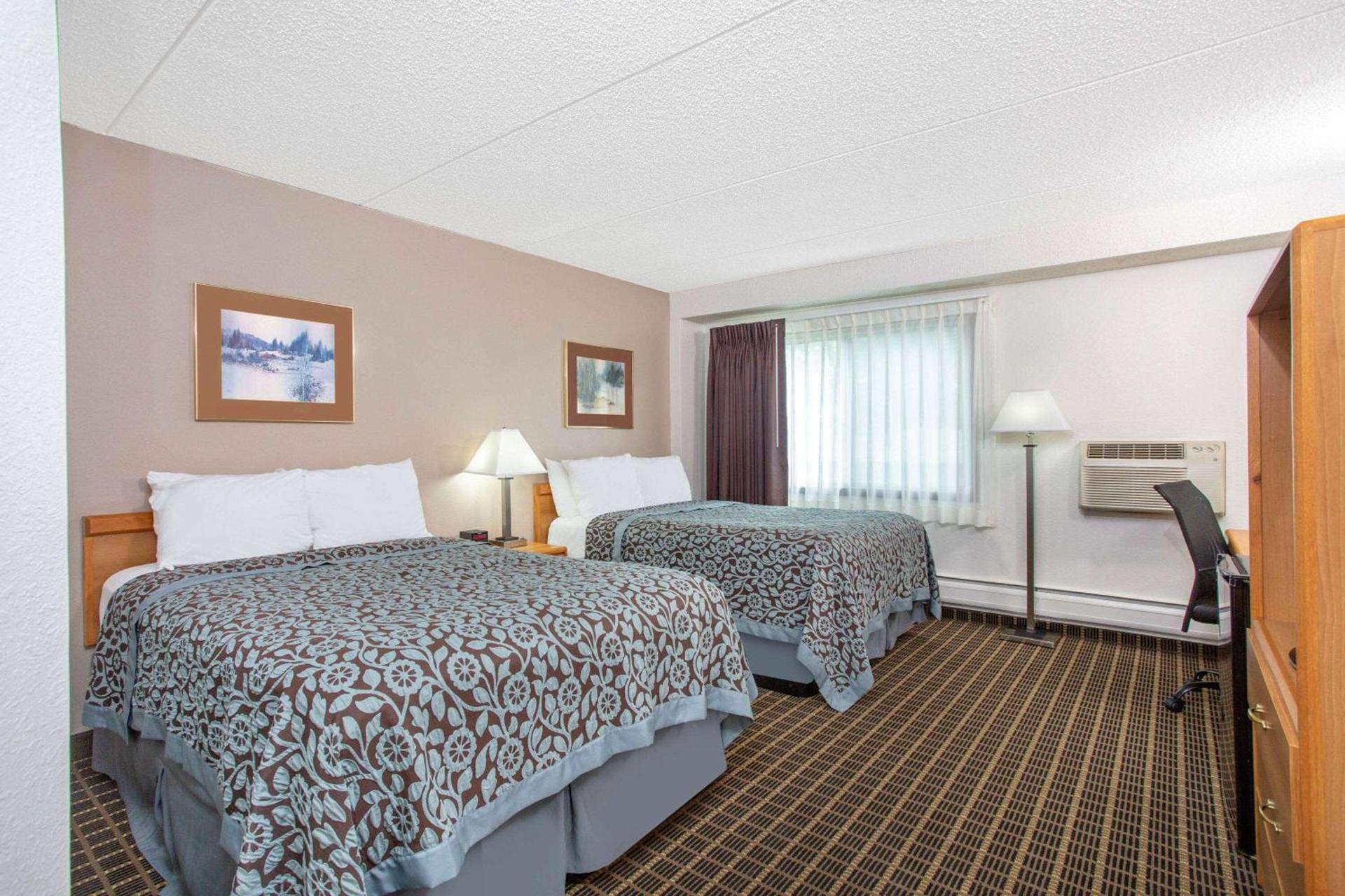 Days Inn by Wyndham Fond du Lac photo 13