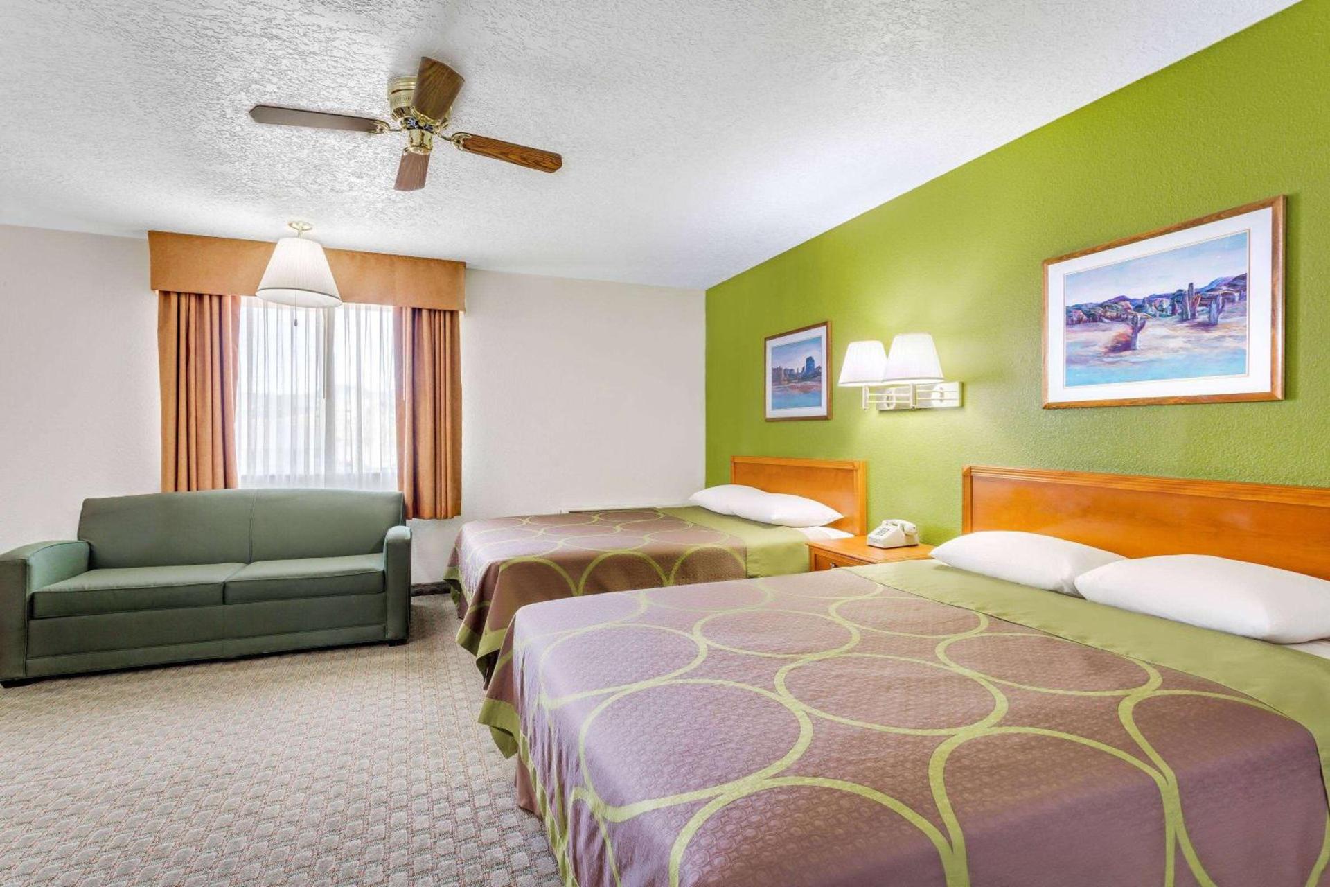 Super 8 by Wyndham Price photo 7