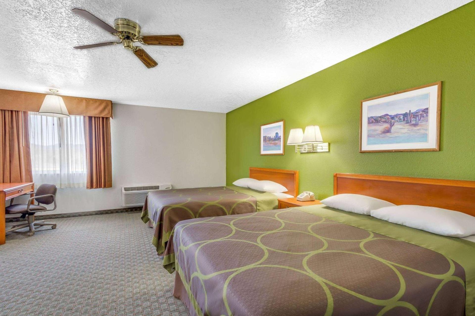 Super 8 by Wyndham Price photo 9