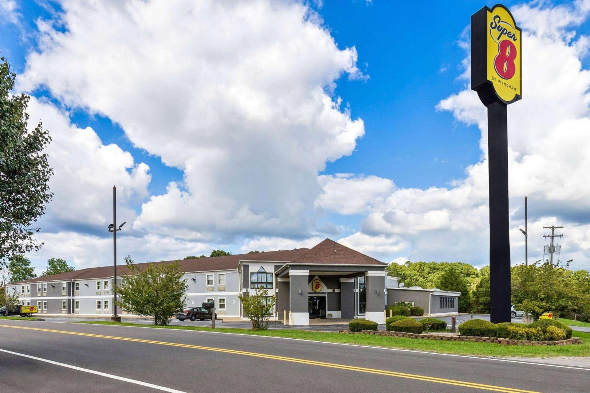 Super 8 by Wyndham Dickson photo 26