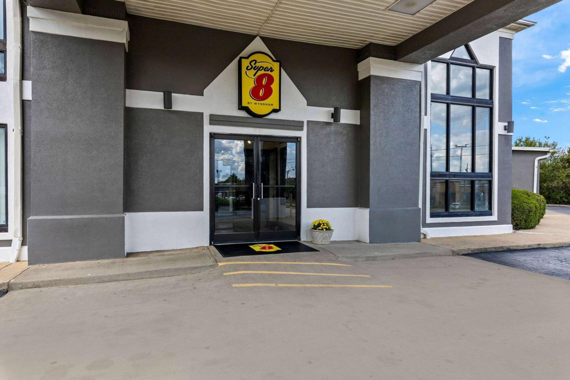 Super 8 by Wyndham Dickson photo 29