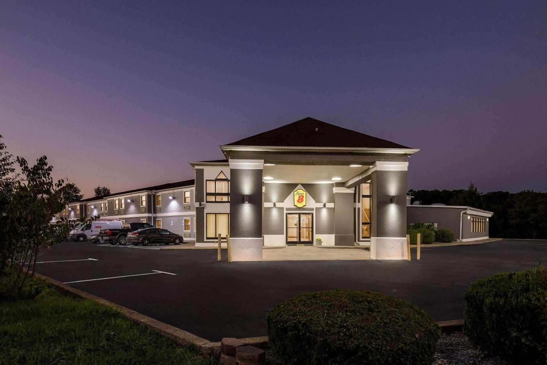 Super 8 by Wyndham Dickson photo 30