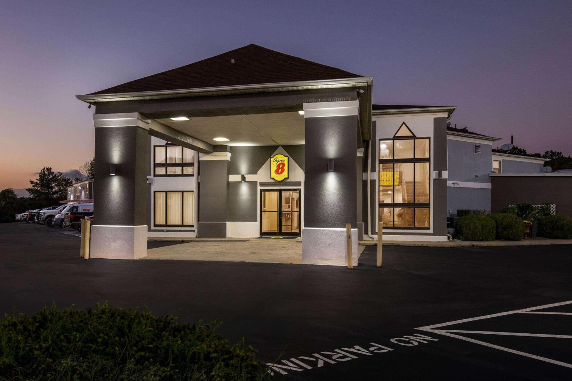 Super 8 by Wyndham Dickson photo 28