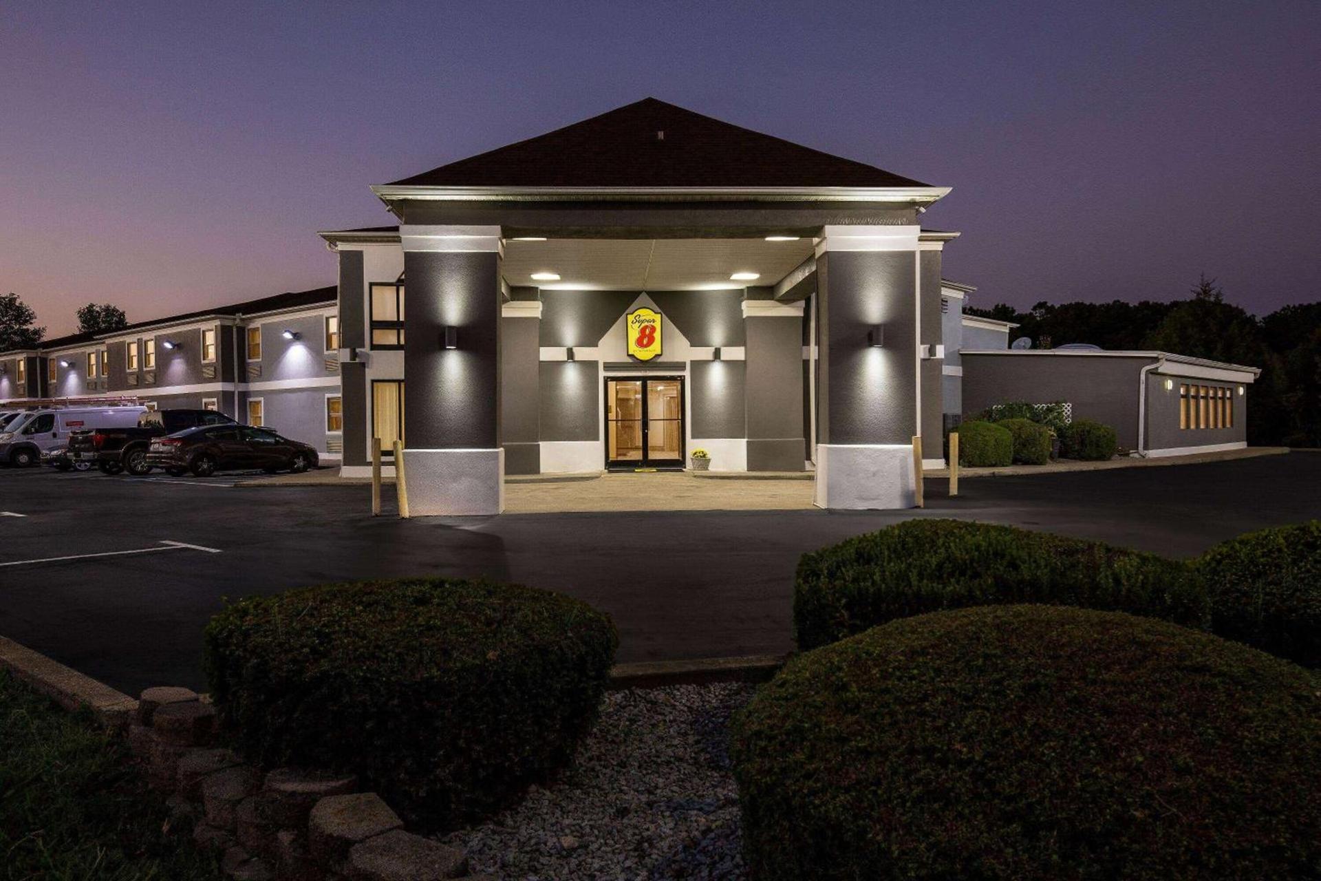 Super 8 by Wyndham Dickson photo 32