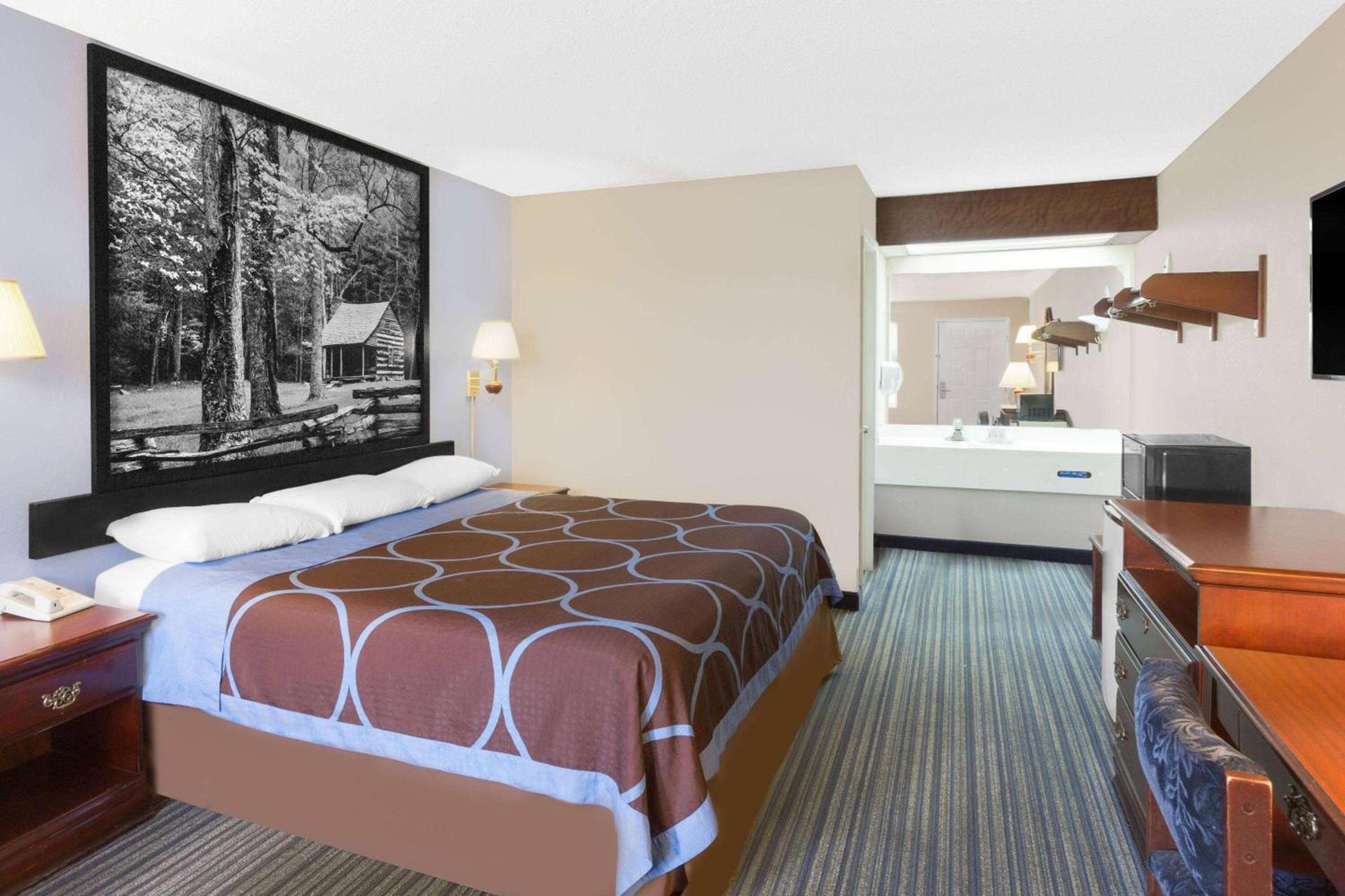 Super 8 by Wyndham Whiteville photo 6
