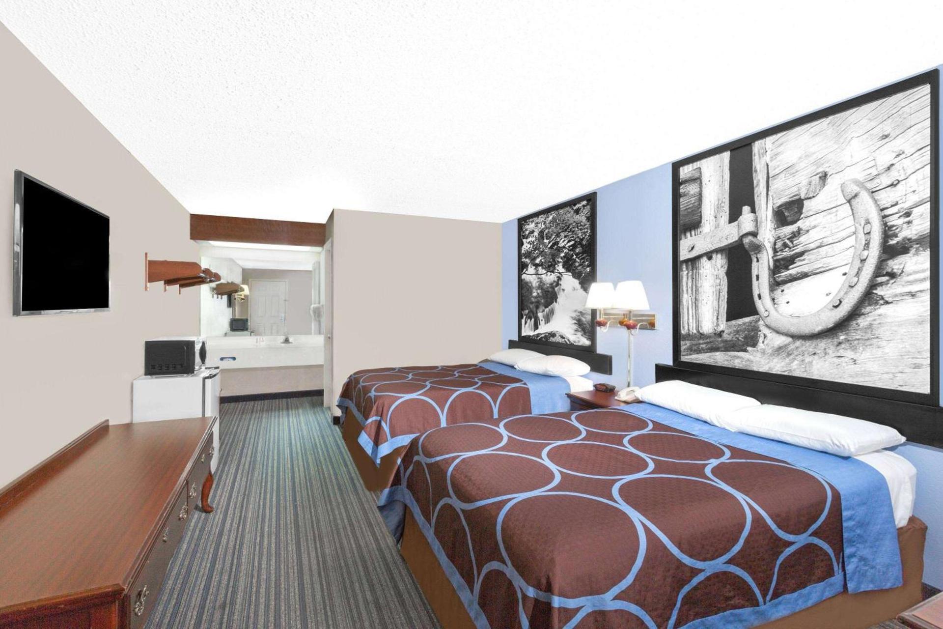 Super 8 by Wyndham Whiteville photo 8