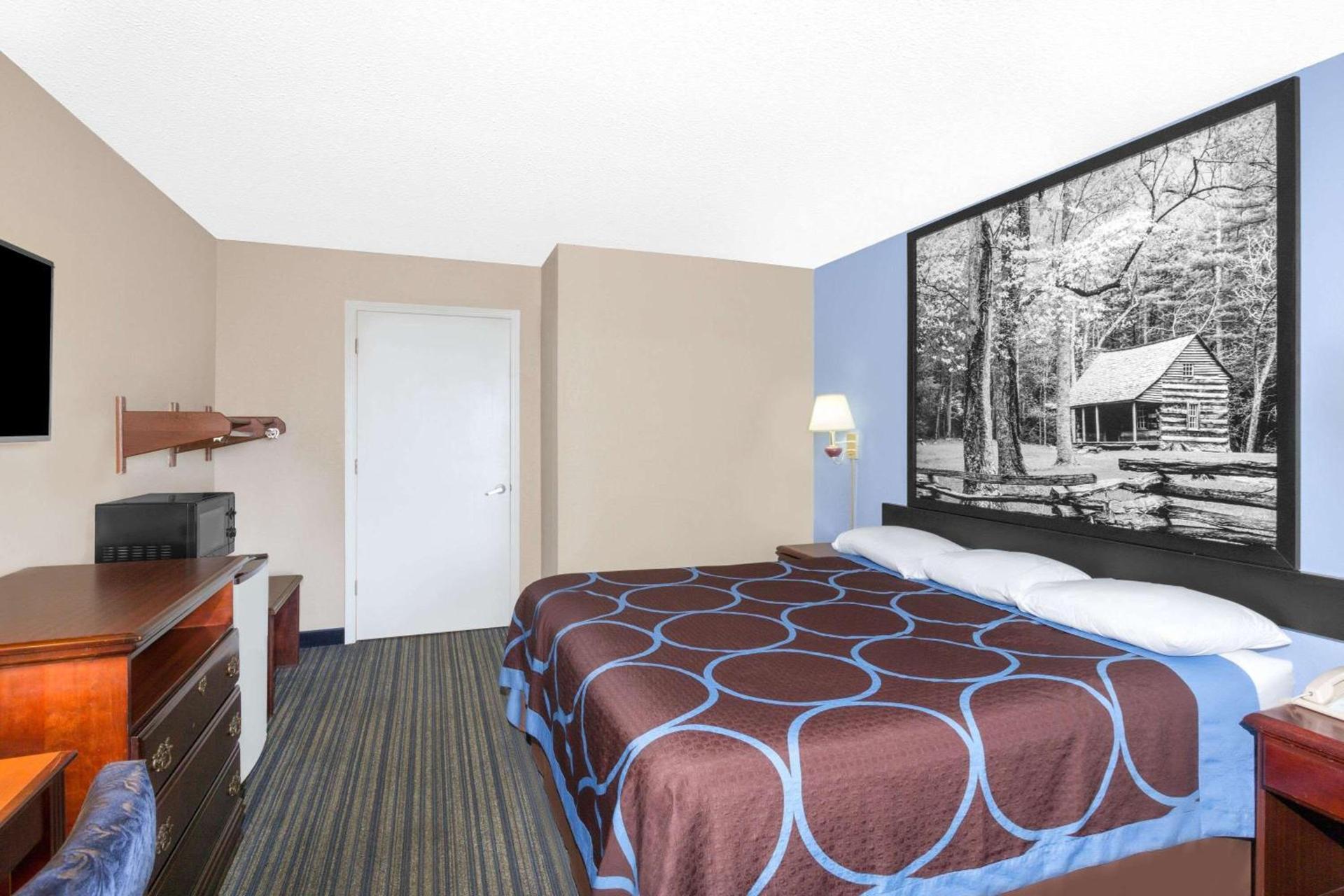 Super 8 by Wyndham Whiteville photo 7