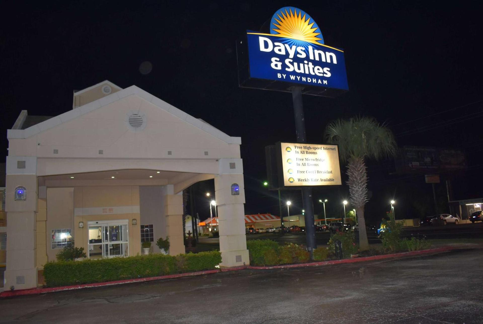 Days Inn by Wyndham Nacogdoches/SFA University/Downtown photo 3