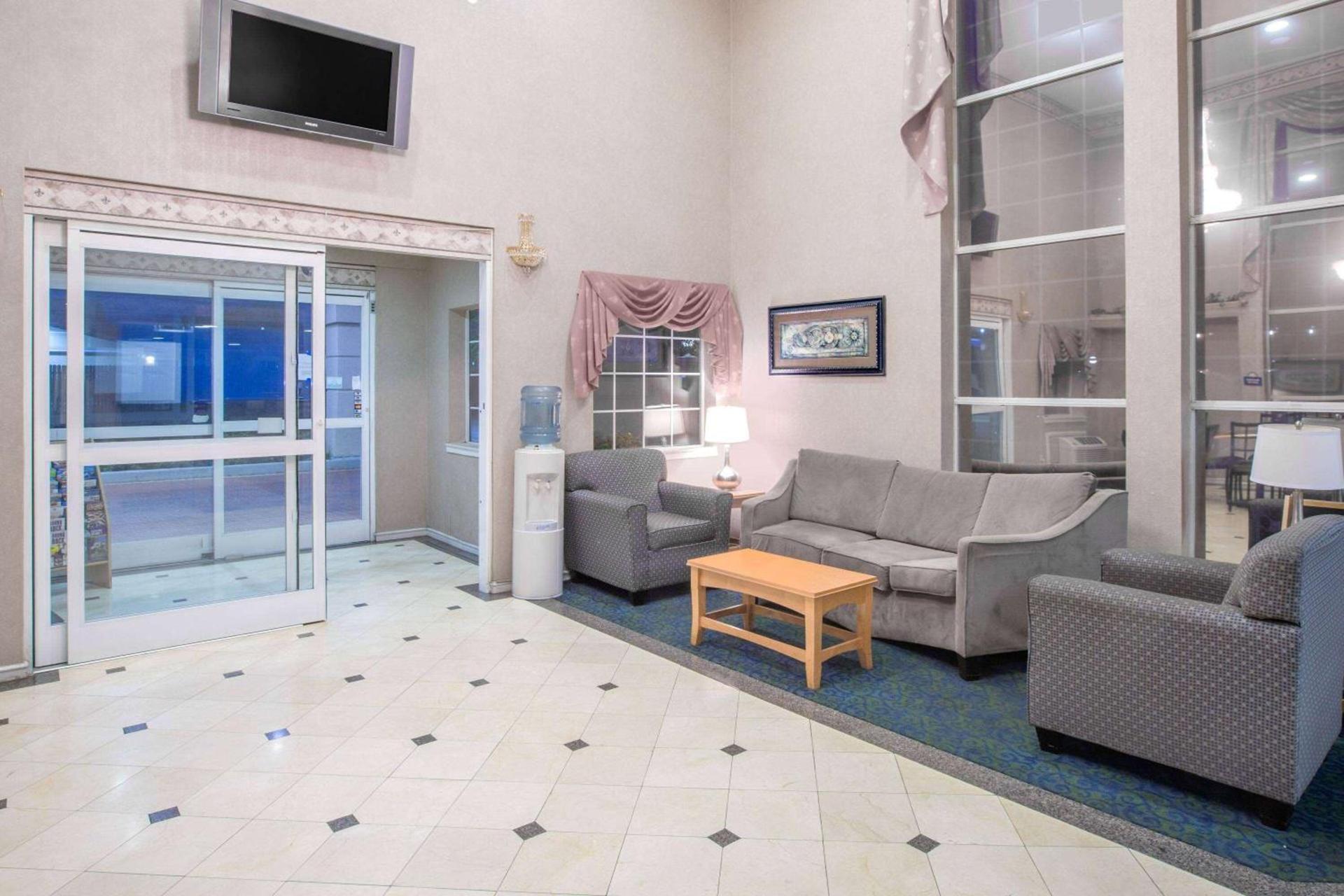 Days Inn by Wyndham Nacogdoches/SFA University/Downtown photo 6