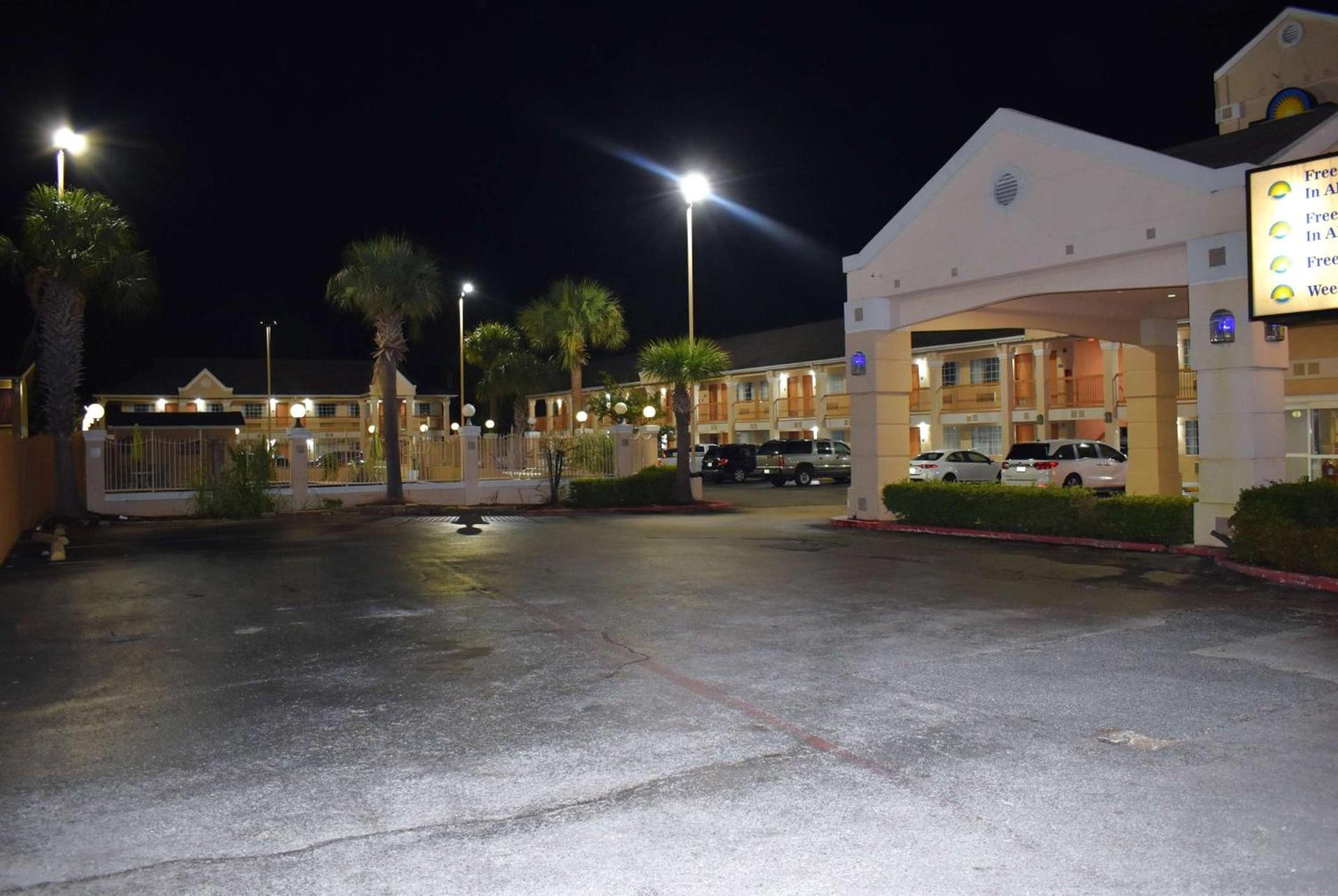 Days Inn by Wyndham Nacogdoches/SFA University/Downtown photo 5