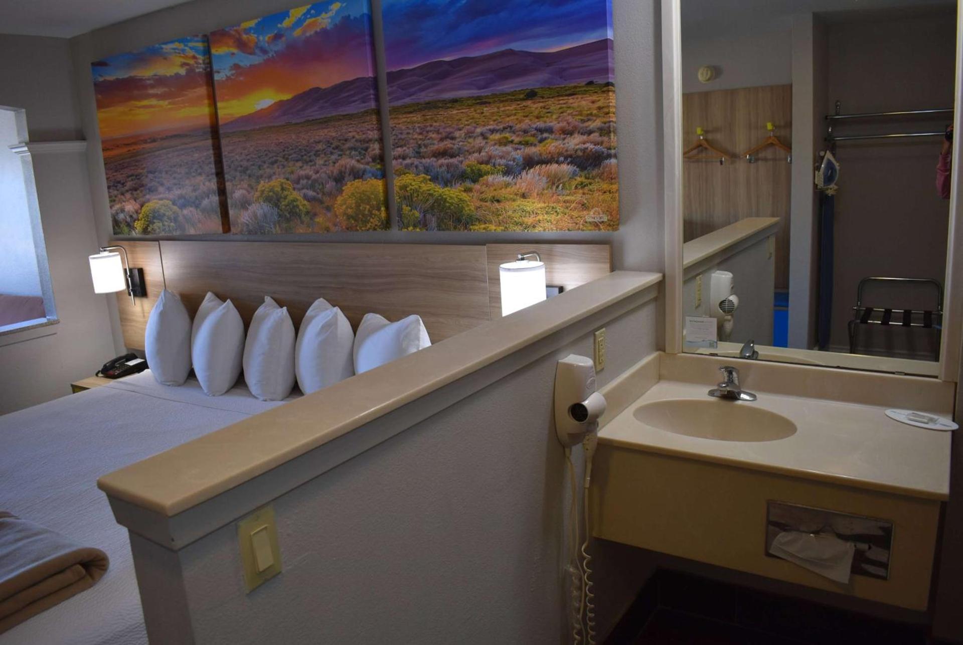 Days Inn by Wyndham Nacogdoches/SFA University/Downtown photo 20