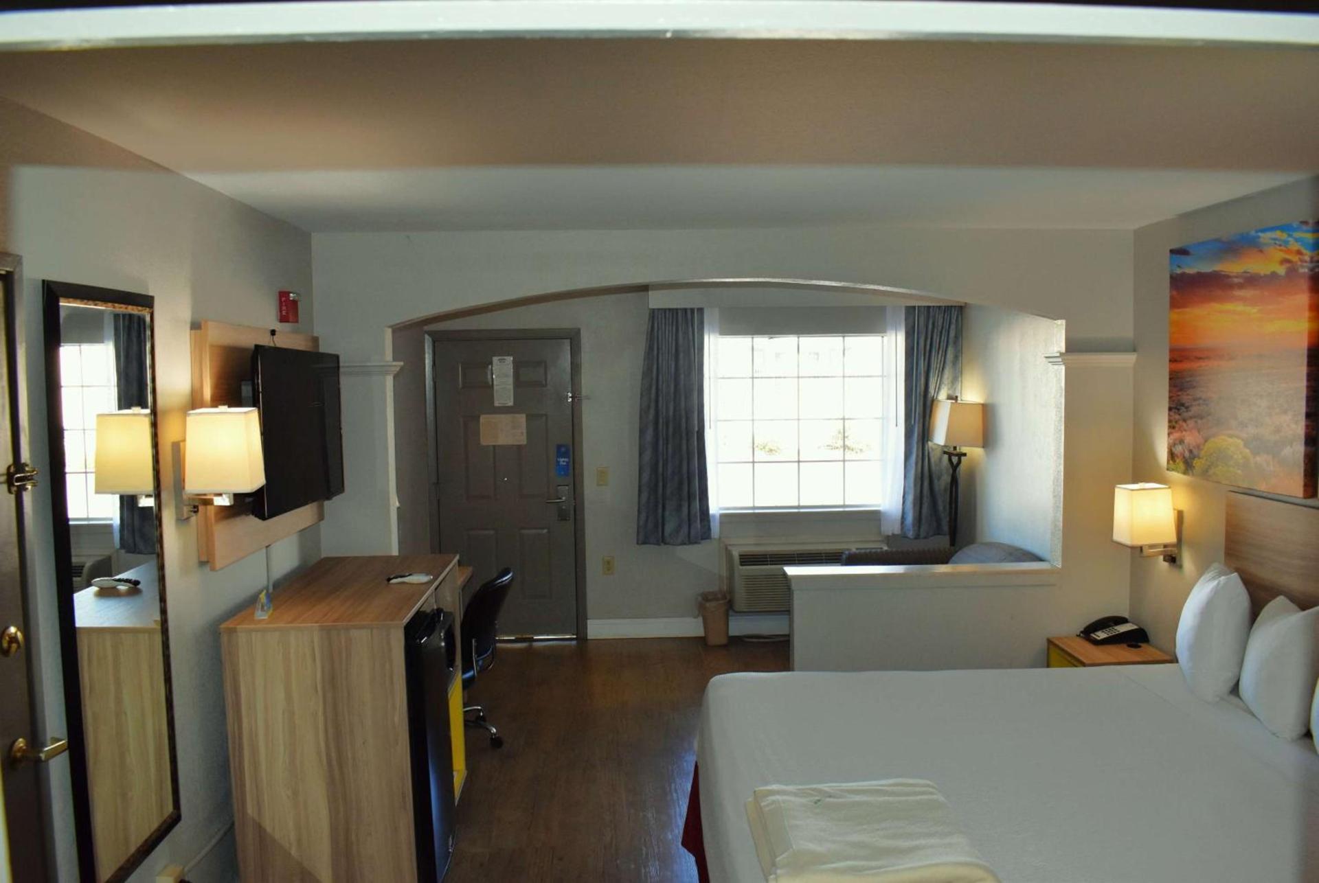 Days Inn by Wyndham Nacogdoches/SFA University/Downtown photo 16