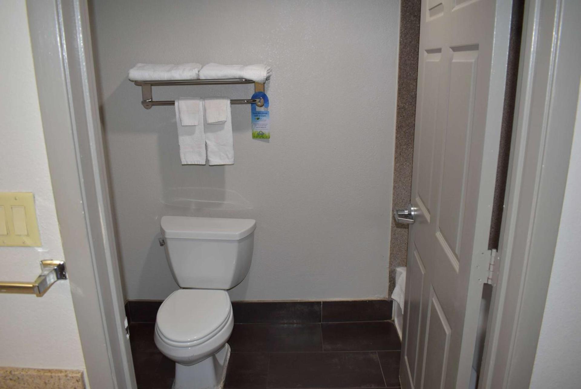 Days Inn by Wyndham Nacogdoches/SFA University/Downtown photo 24