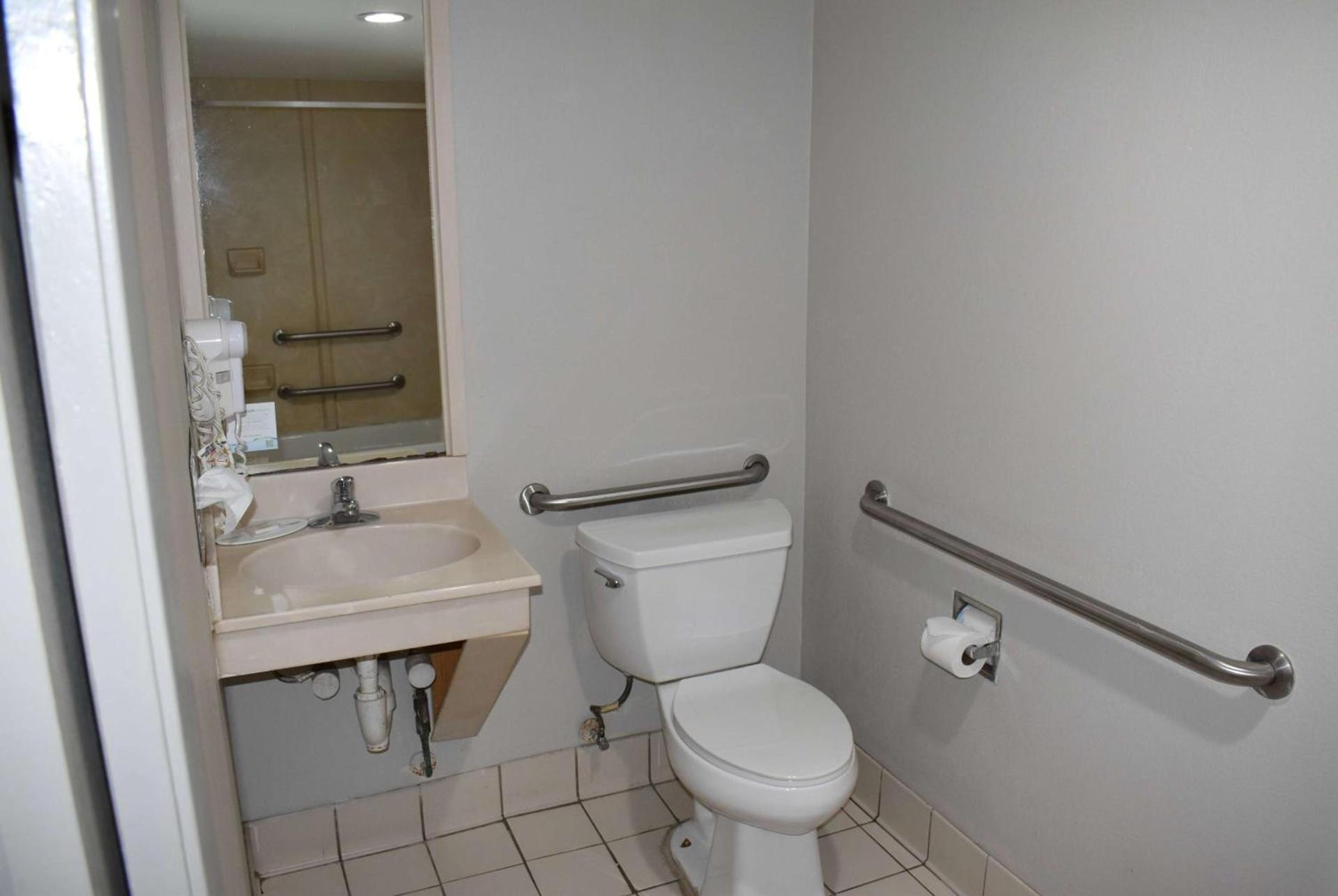 Days Inn by Wyndham Nacogdoches/SFA University/Downtown photo 22