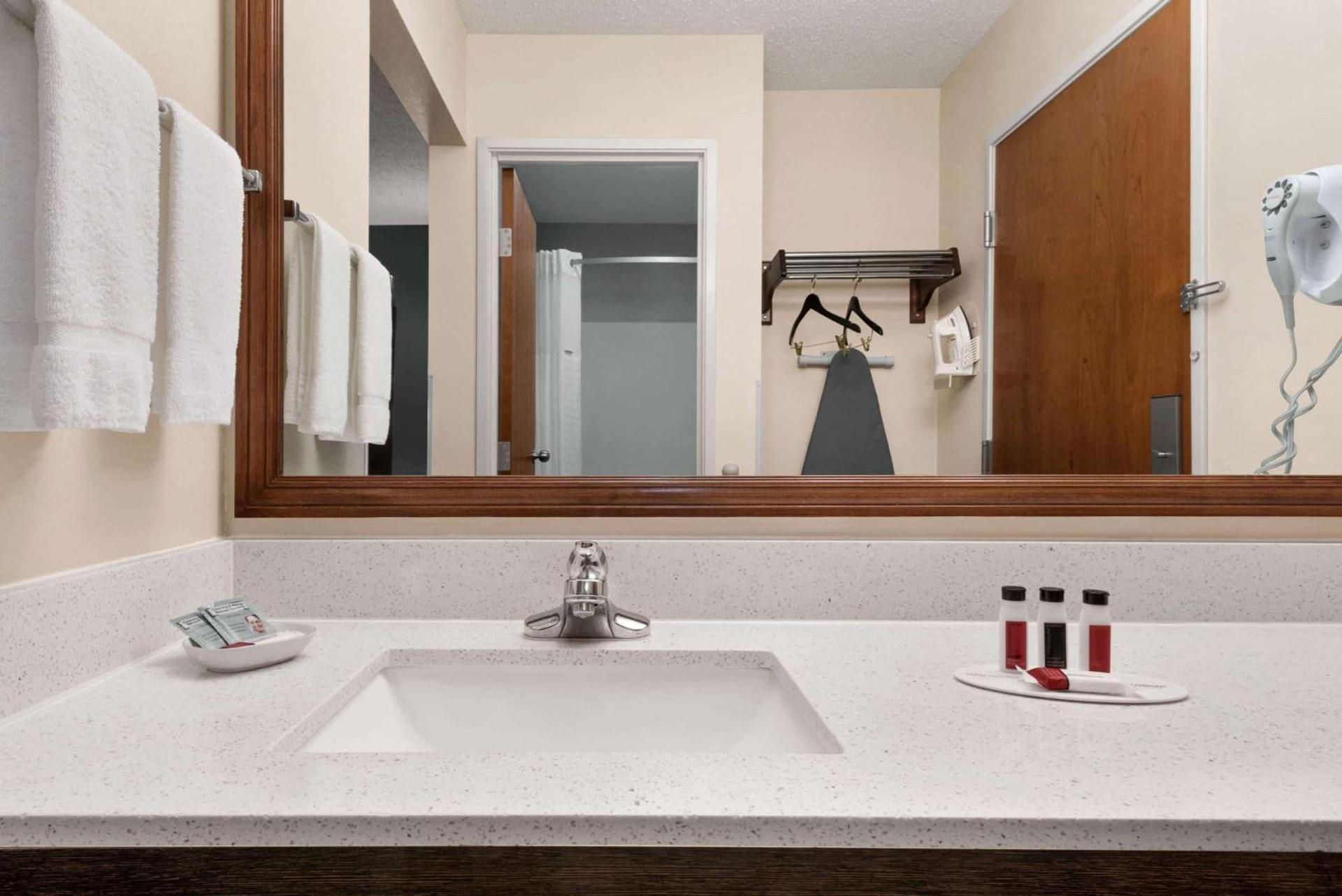 Baymont by Wyndham Washington photo 16