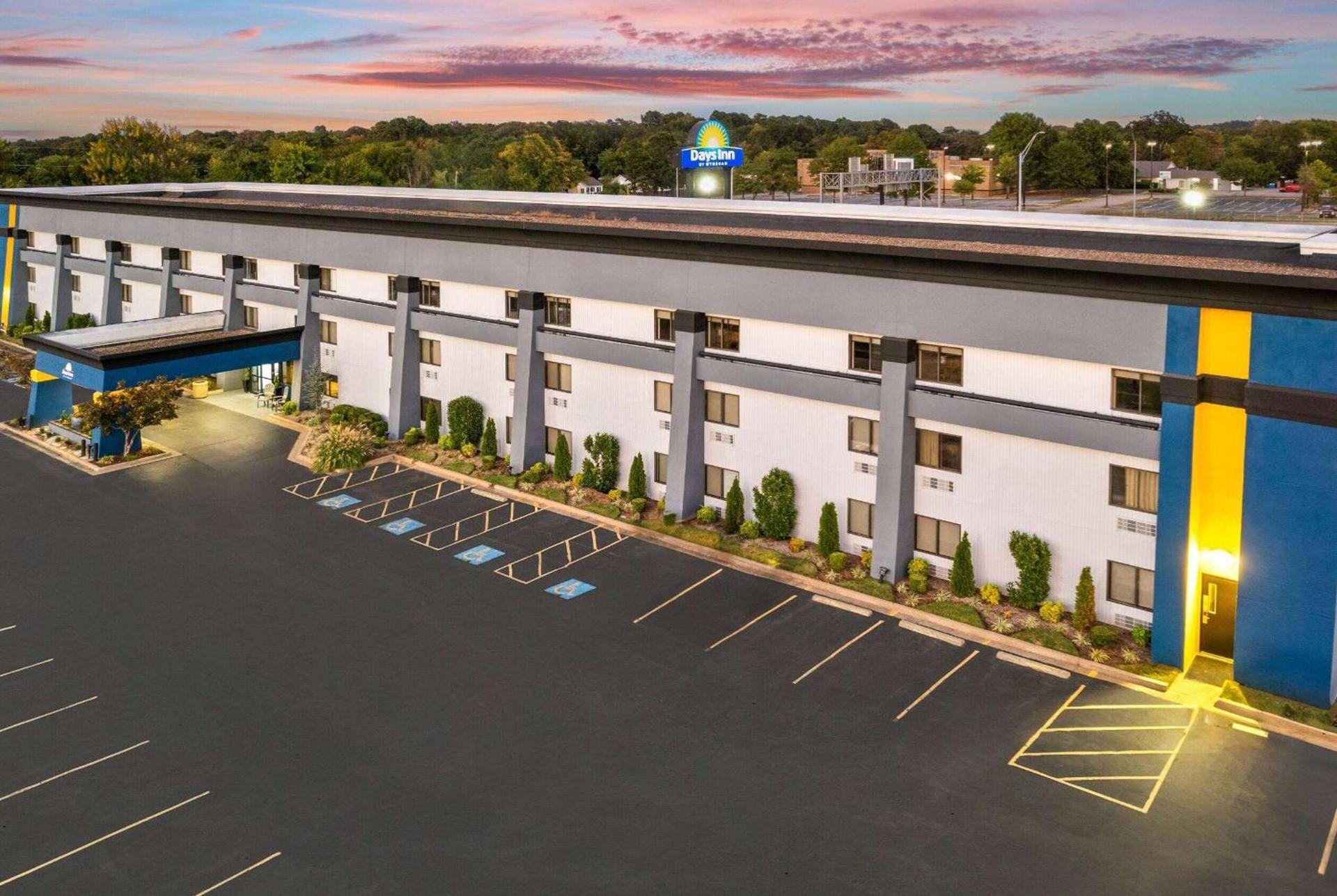 Days Inn by Wyndham Fort Smith photo 2