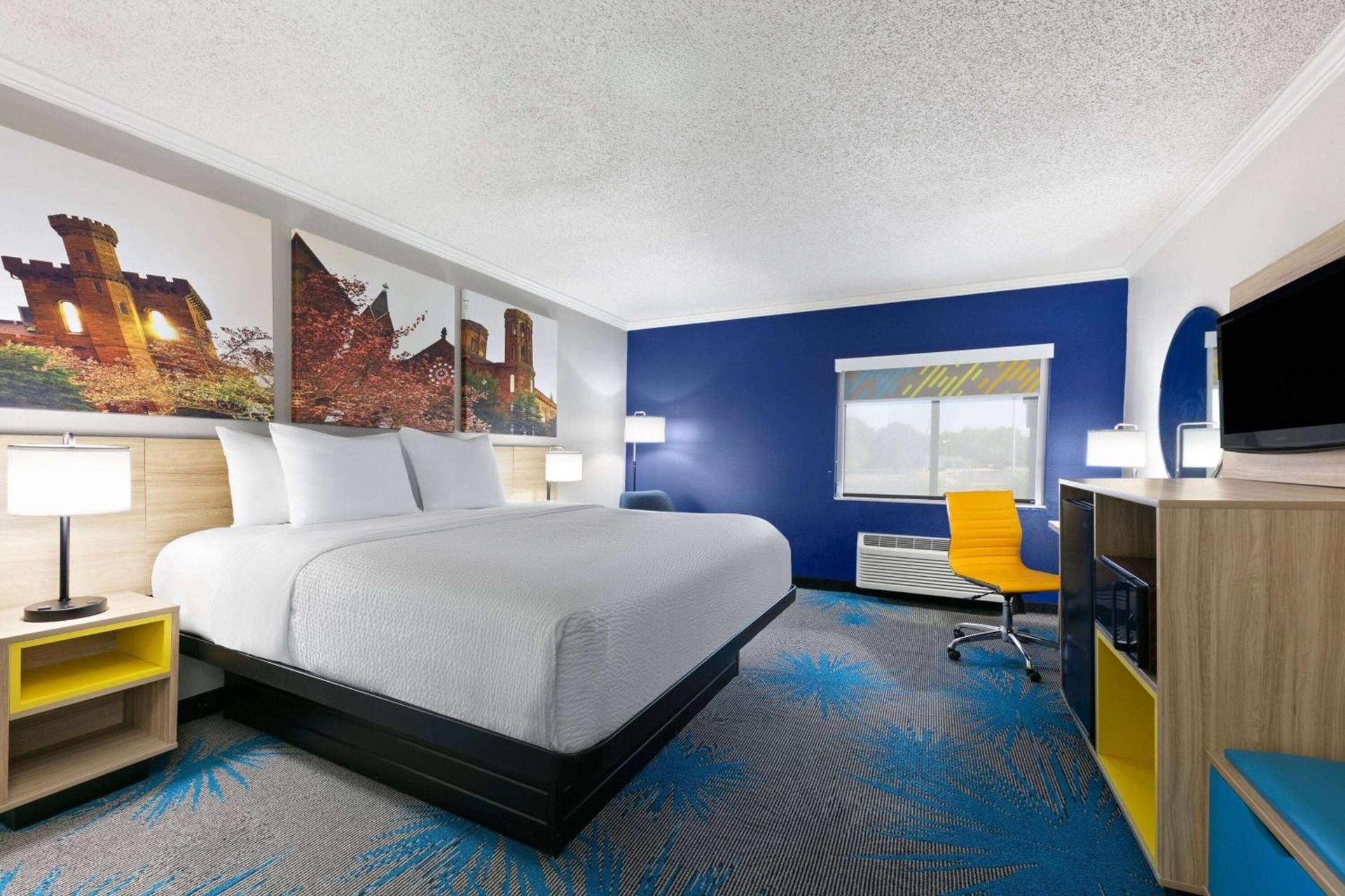 Days Inn by Wyndham Fort Smith photo 12