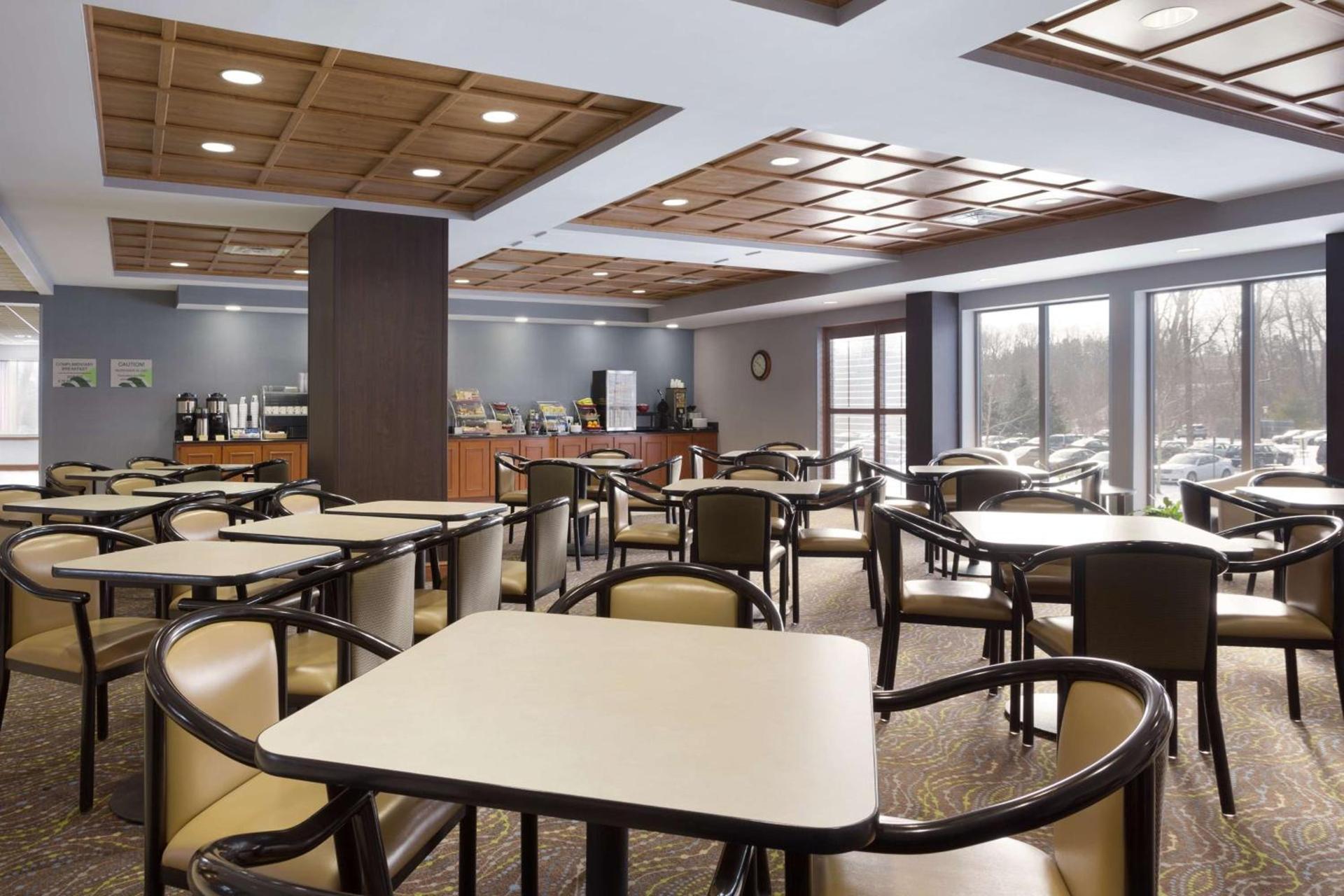 Wingate by Wyndham Sylvania-Toledo photo 8
