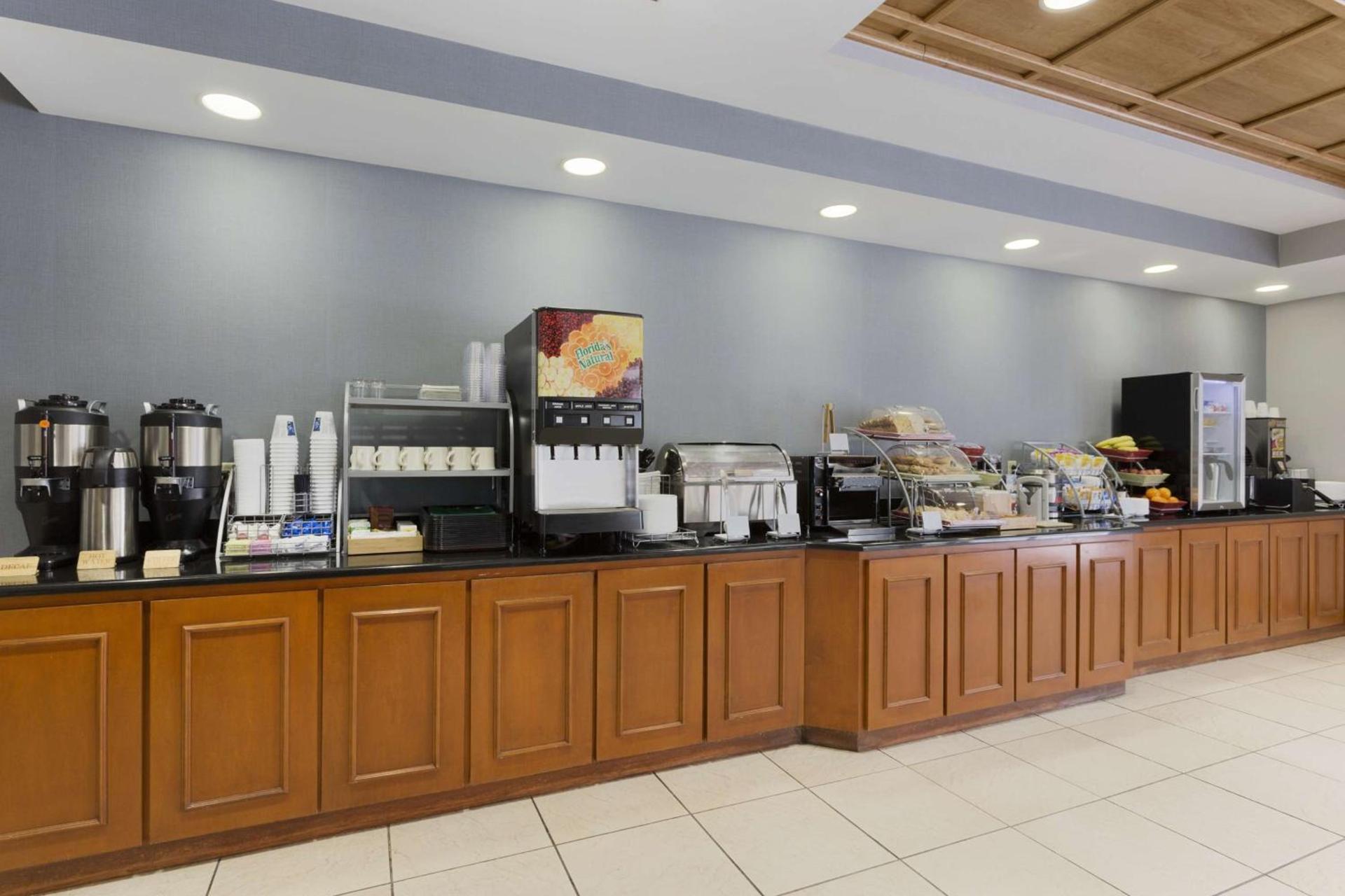 Wingate by Wyndham Sylvania-Toledo photo 9