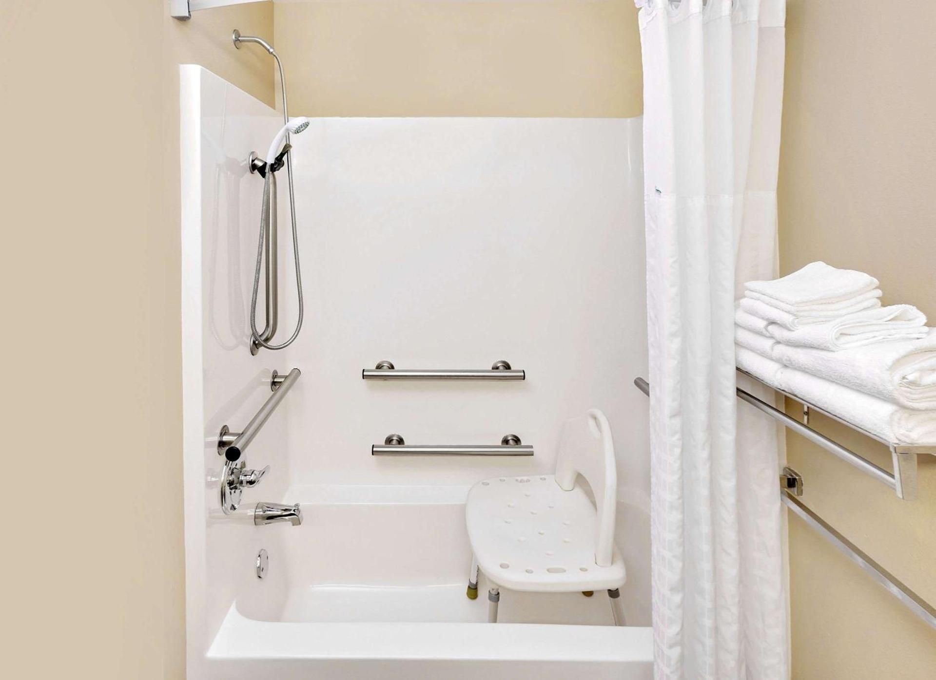 Microtel Inn & Suites by Wyndham Daphne photo 56