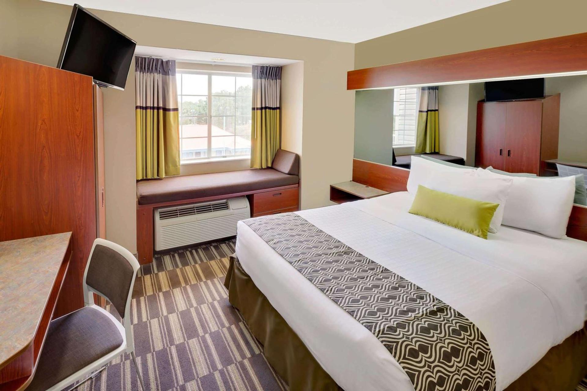 Microtel Inn & Suites by Wyndham Daphne photo 26