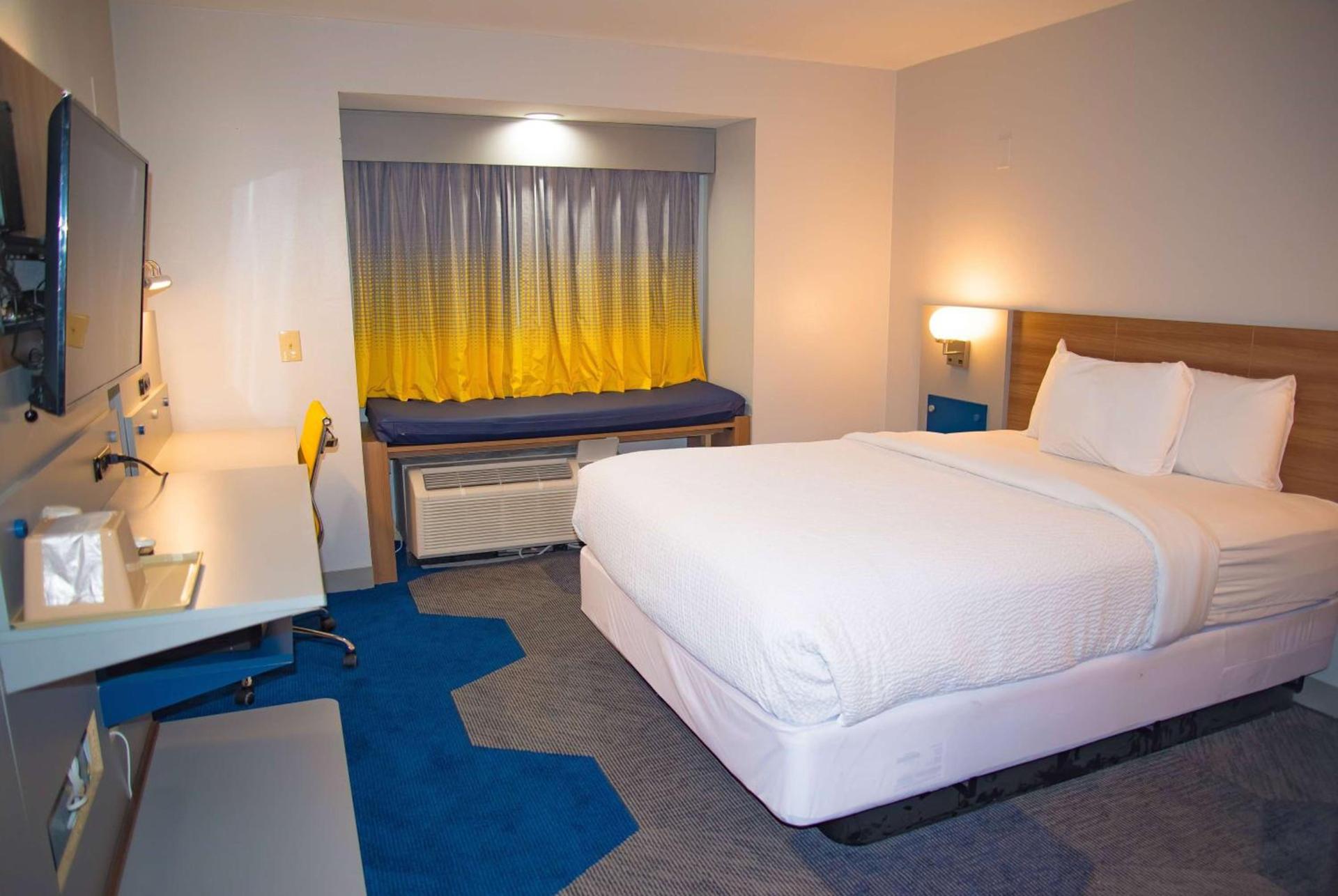 Microtel Inn & Suites by Wyndham Daphne photo 29