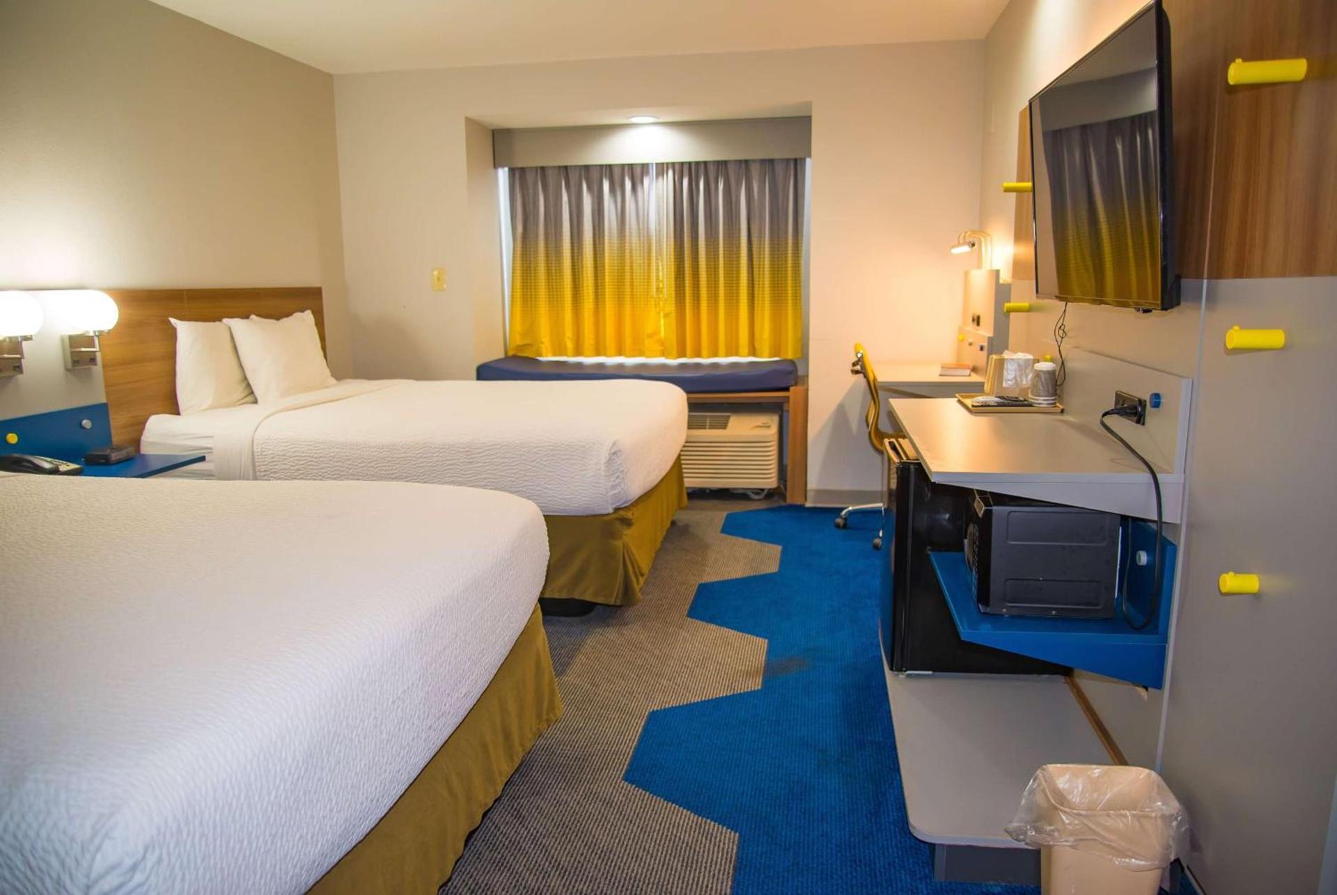 Microtel Inn & Suites by Wyndham Daphne photo 2