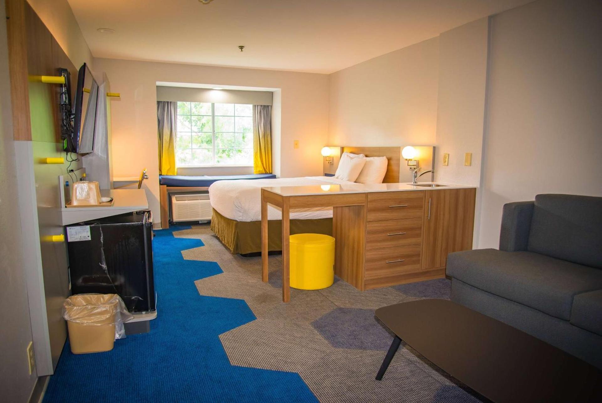 Microtel Inn & Suites by Wyndham Daphne photo 4