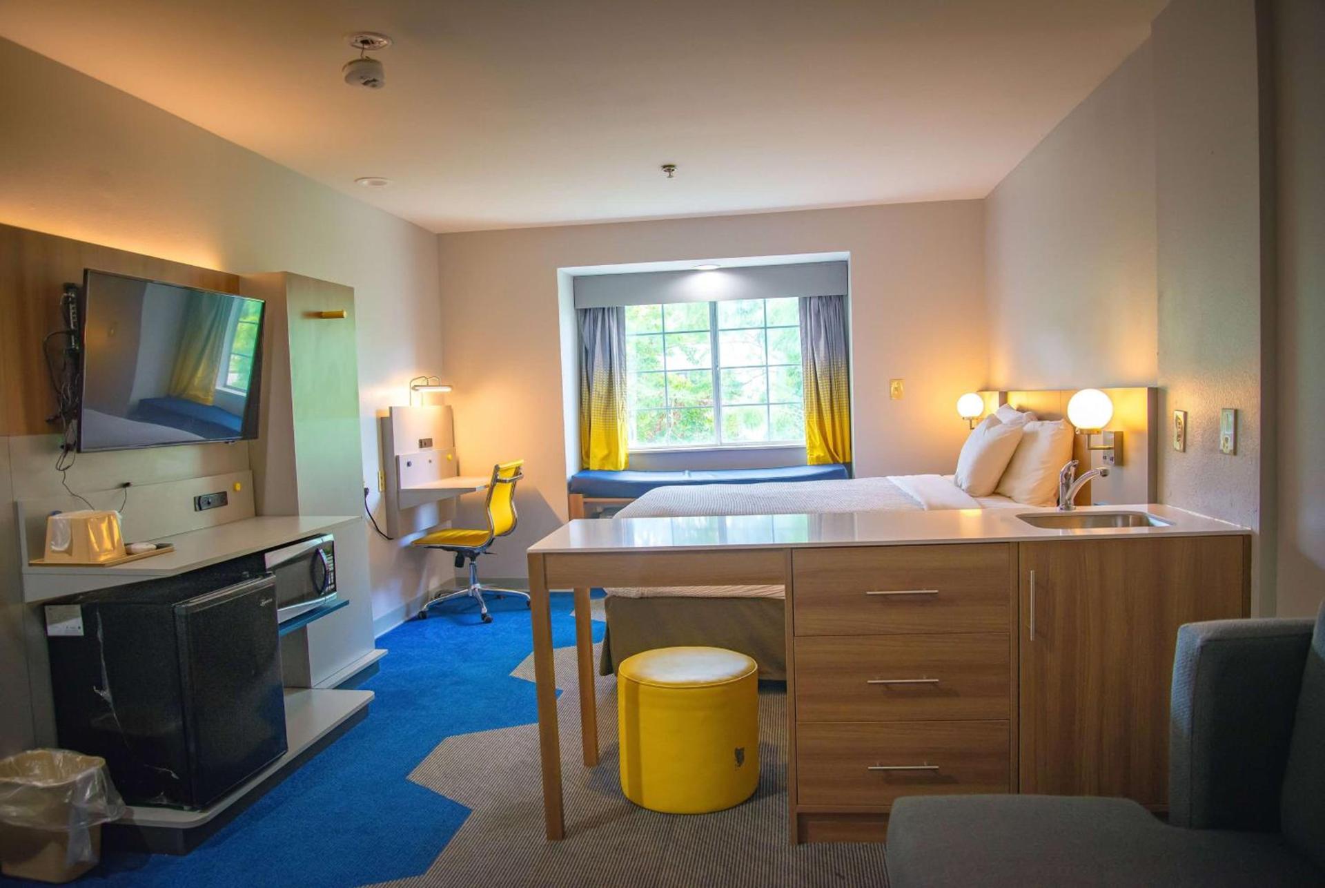 Microtel Inn & Suites by Wyndham Daphne photo 8