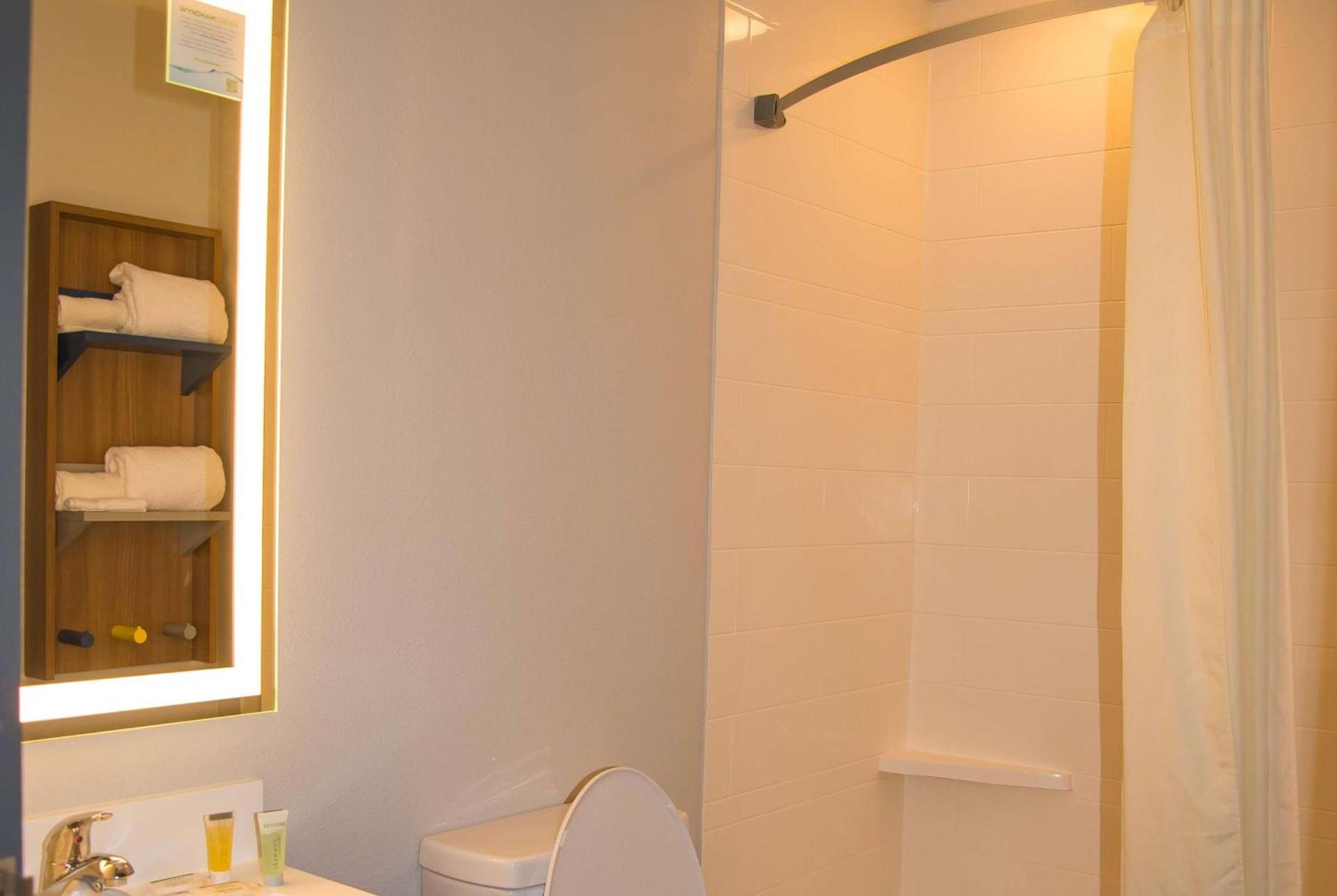 Microtel Inn & Suites by Wyndham Daphne photo 10
