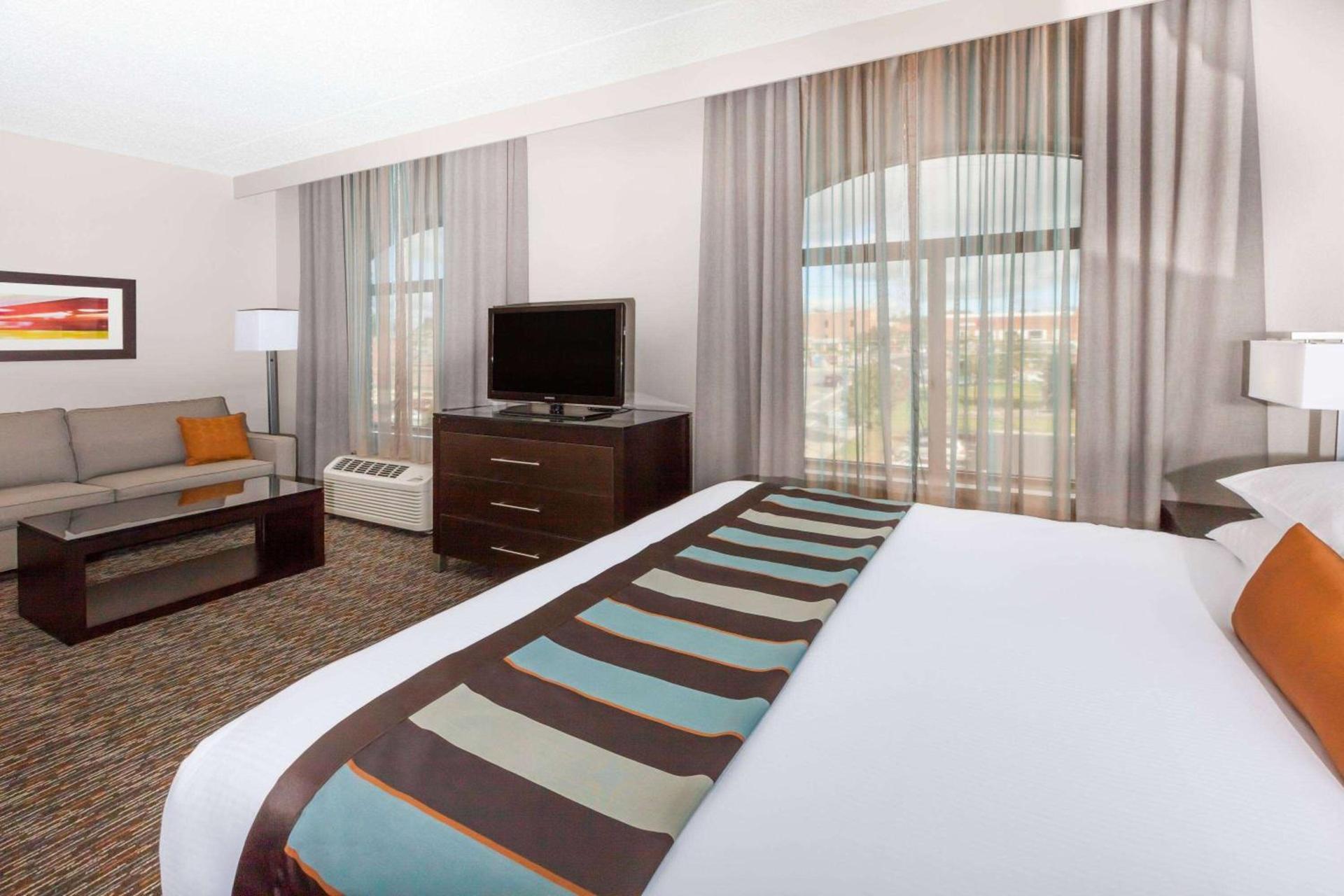 Wingate by Wyndham Sylvania-Toledo photo 13