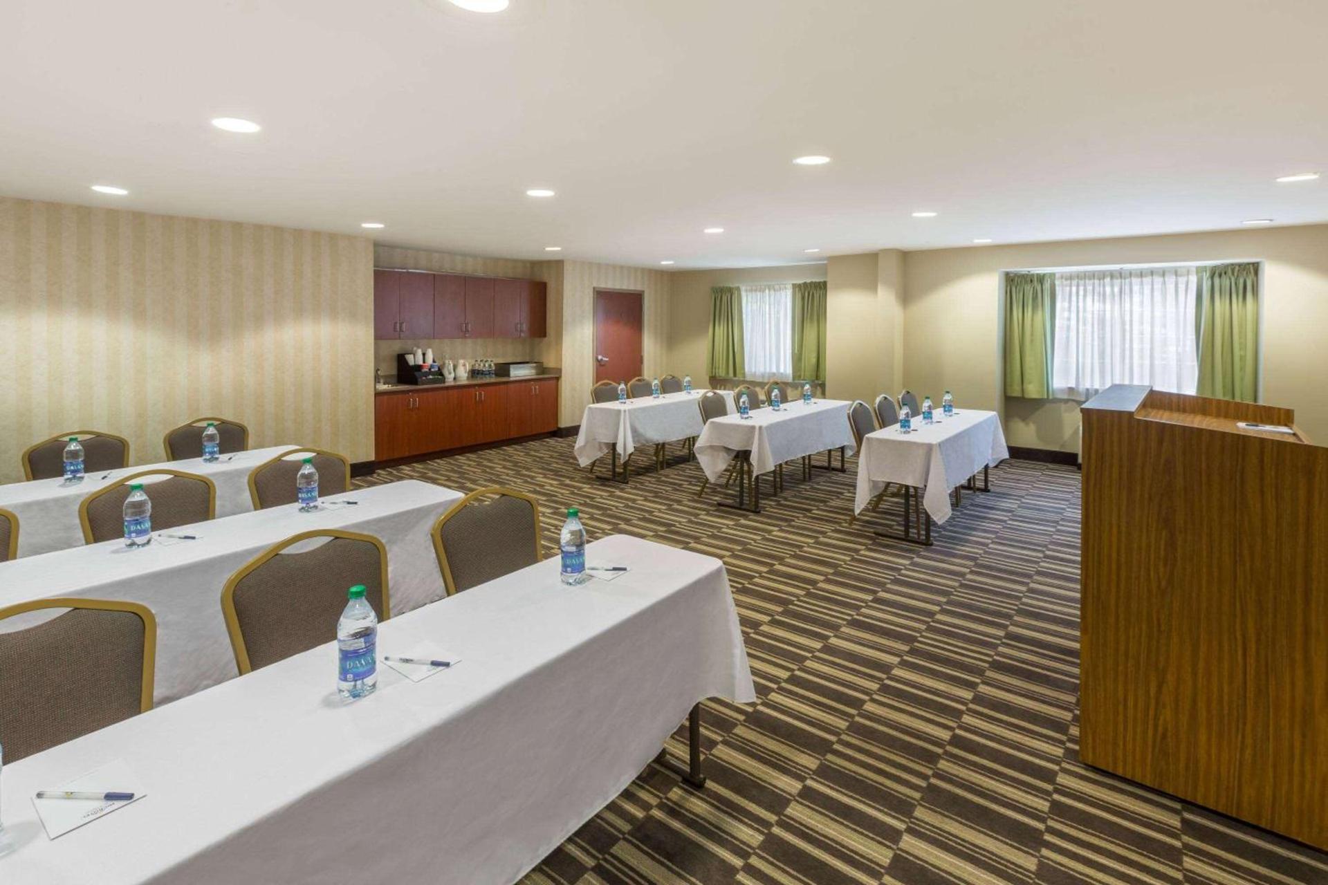 Microtel Inn & Suites by Wyndham Daphne photo 13