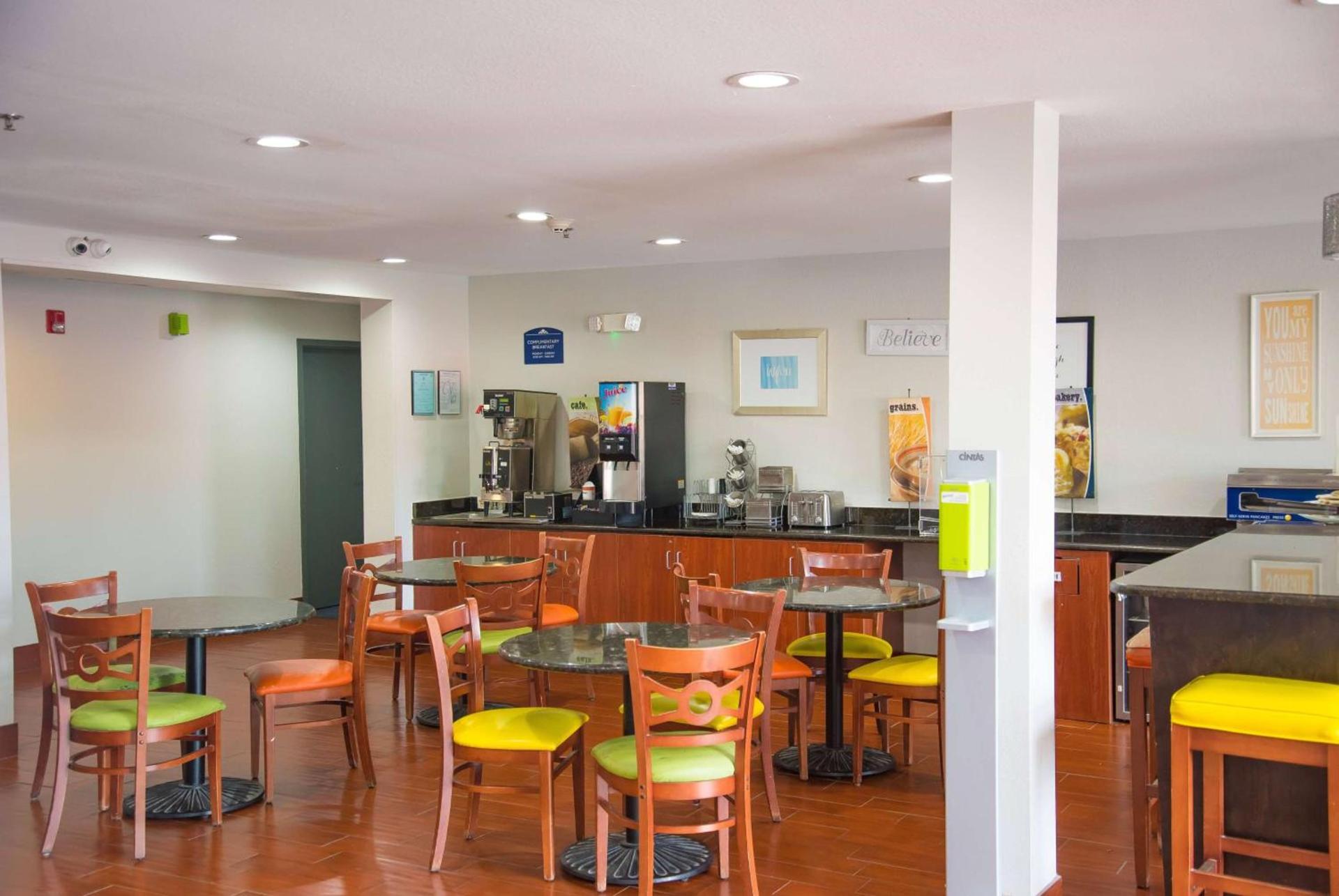 Microtel Inn & Suites by Wyndham Daphne photo 17