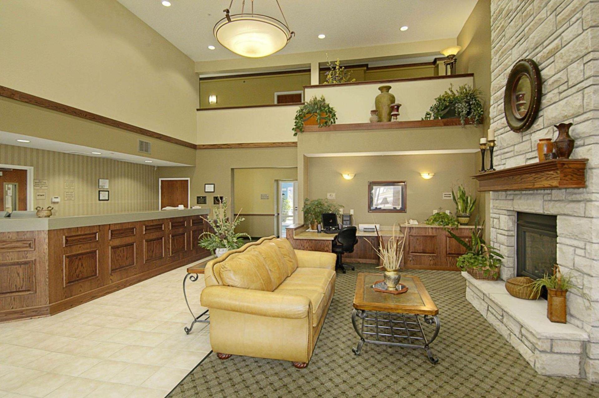 Super 8 by Wyndham Topeka at Forbes Landing photo 2