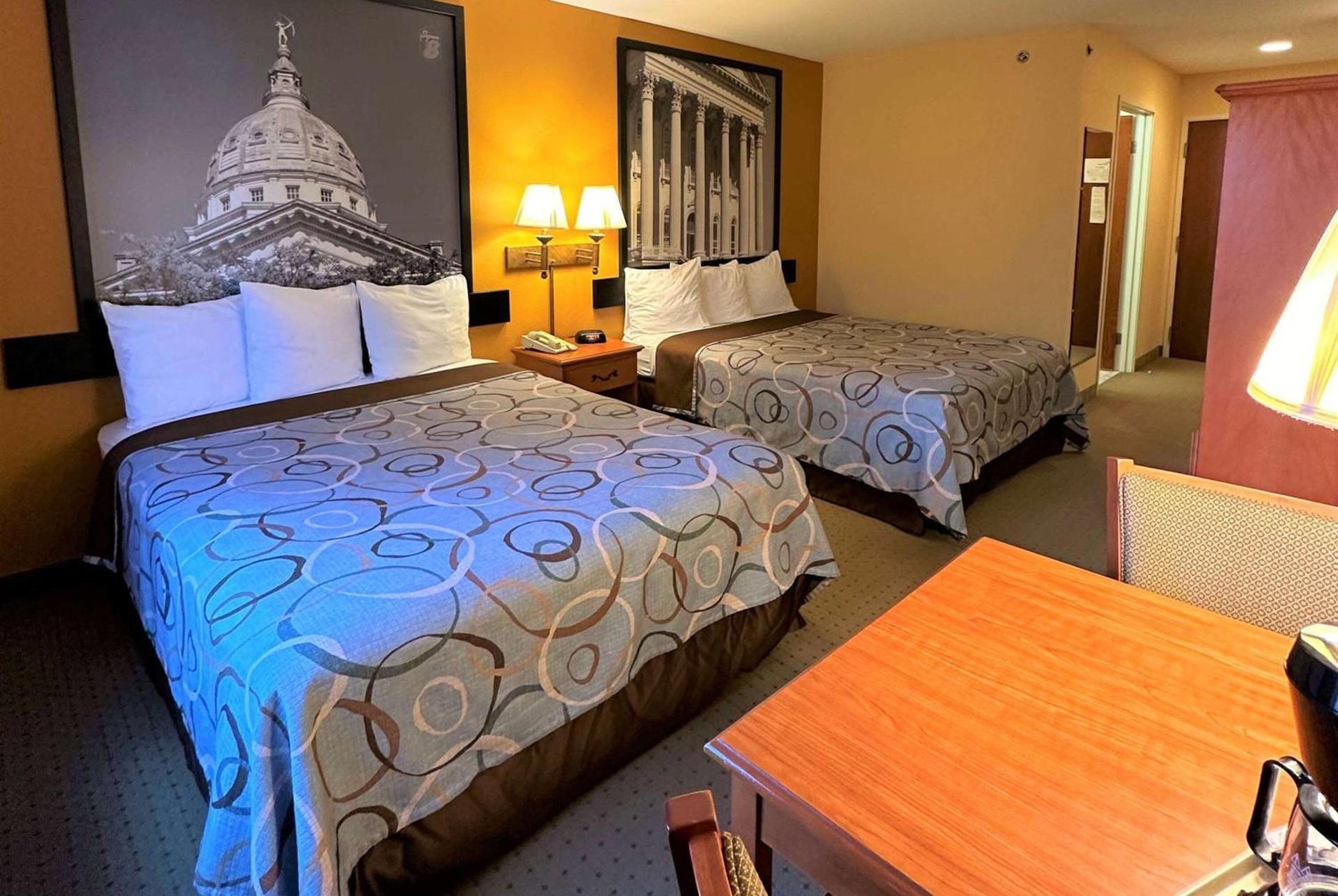 Super 8 by Wyndham Topeka at Forbes Landing photo 10