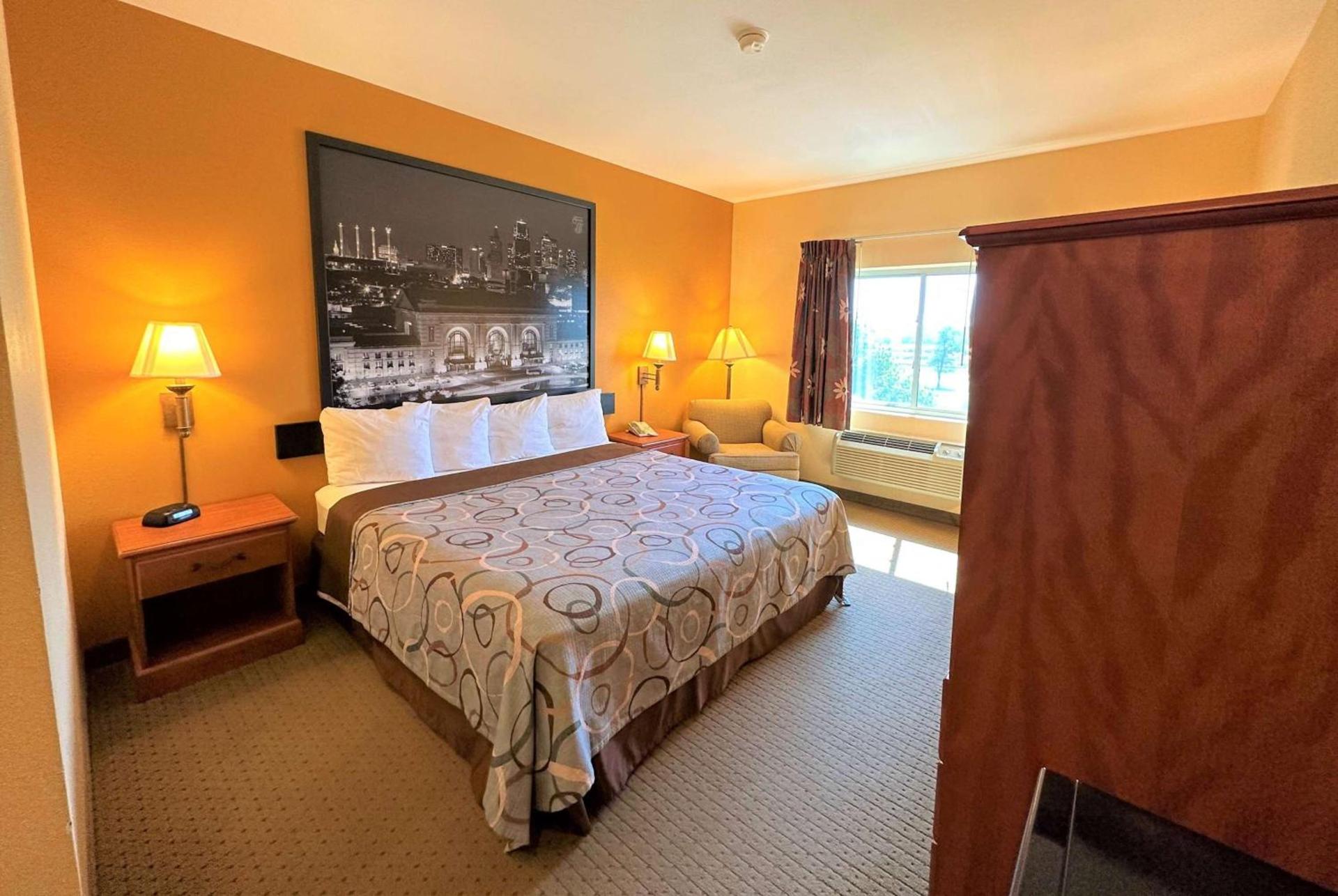 Super 8 by Wyndham Topeka at Forbes Landing photo 13