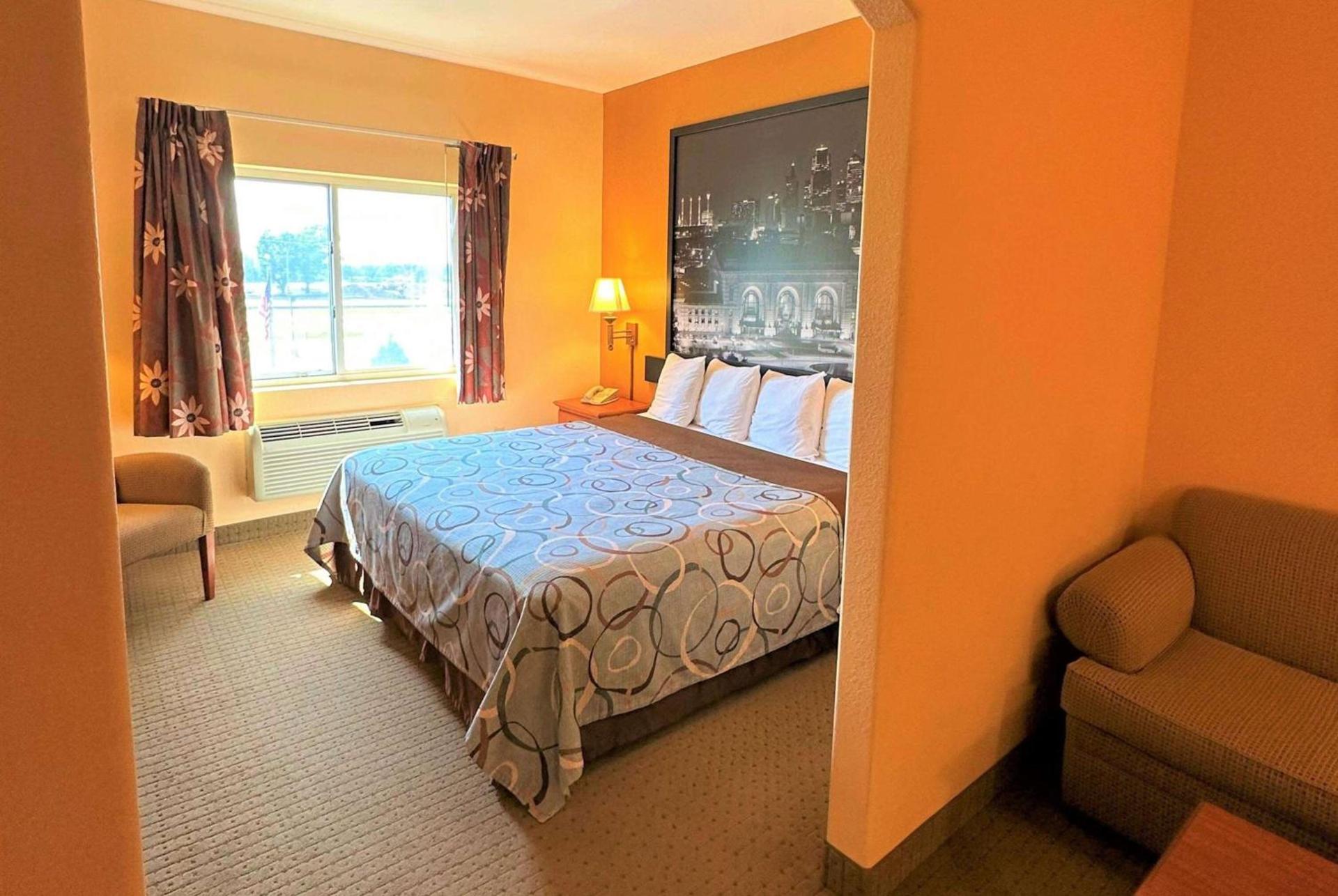 Super 8 by Wyndham Topeka at Forbes Landing photo 23