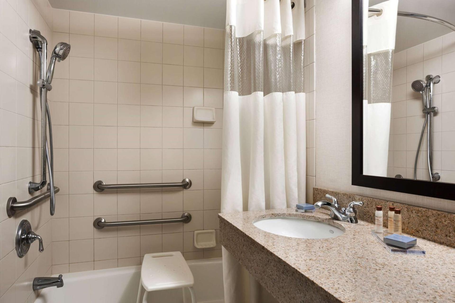 Wingate by Wyndham Sylvania-Toledo photo 24