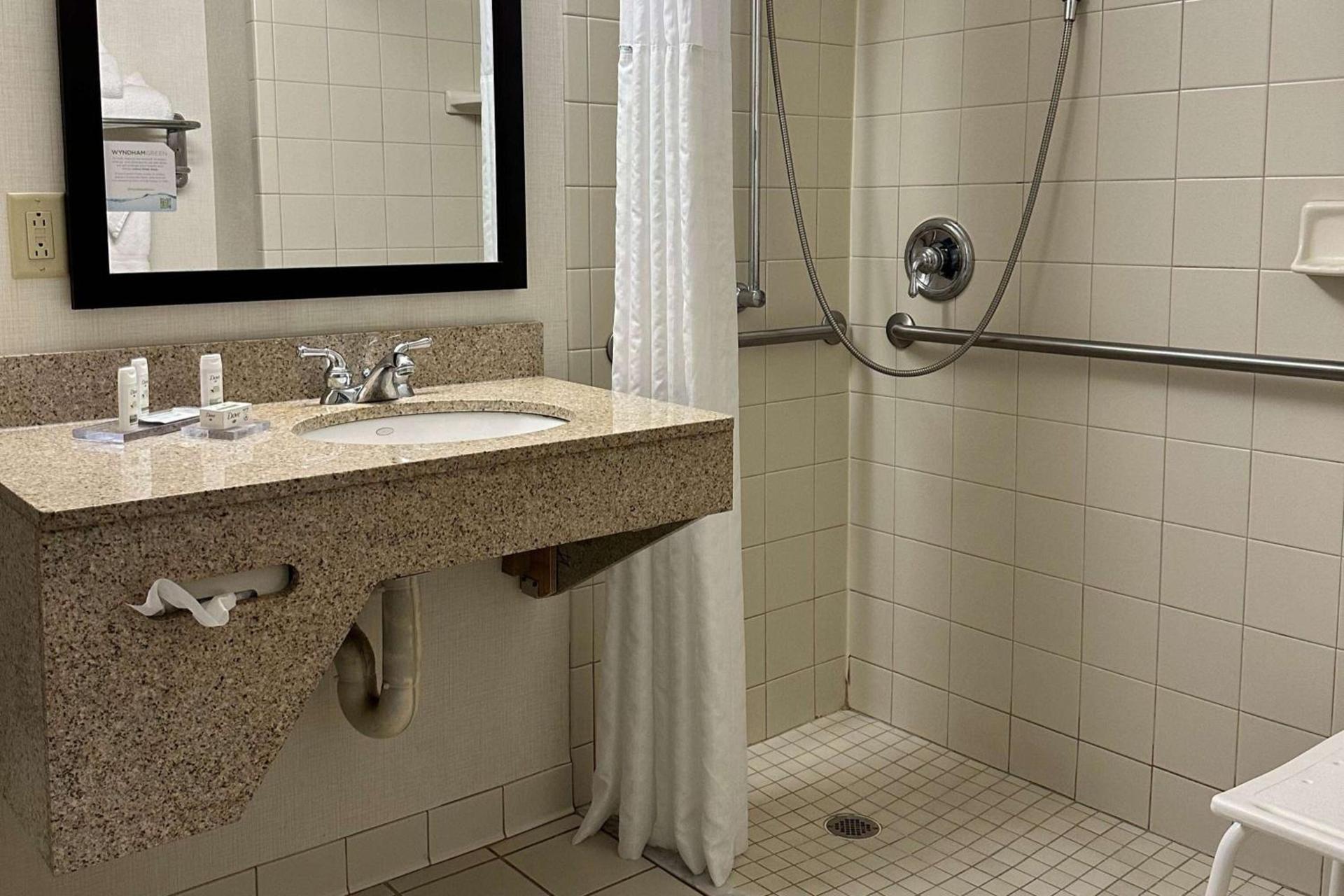 Wingate by Wyndham Sylvania-Toledo photo 26