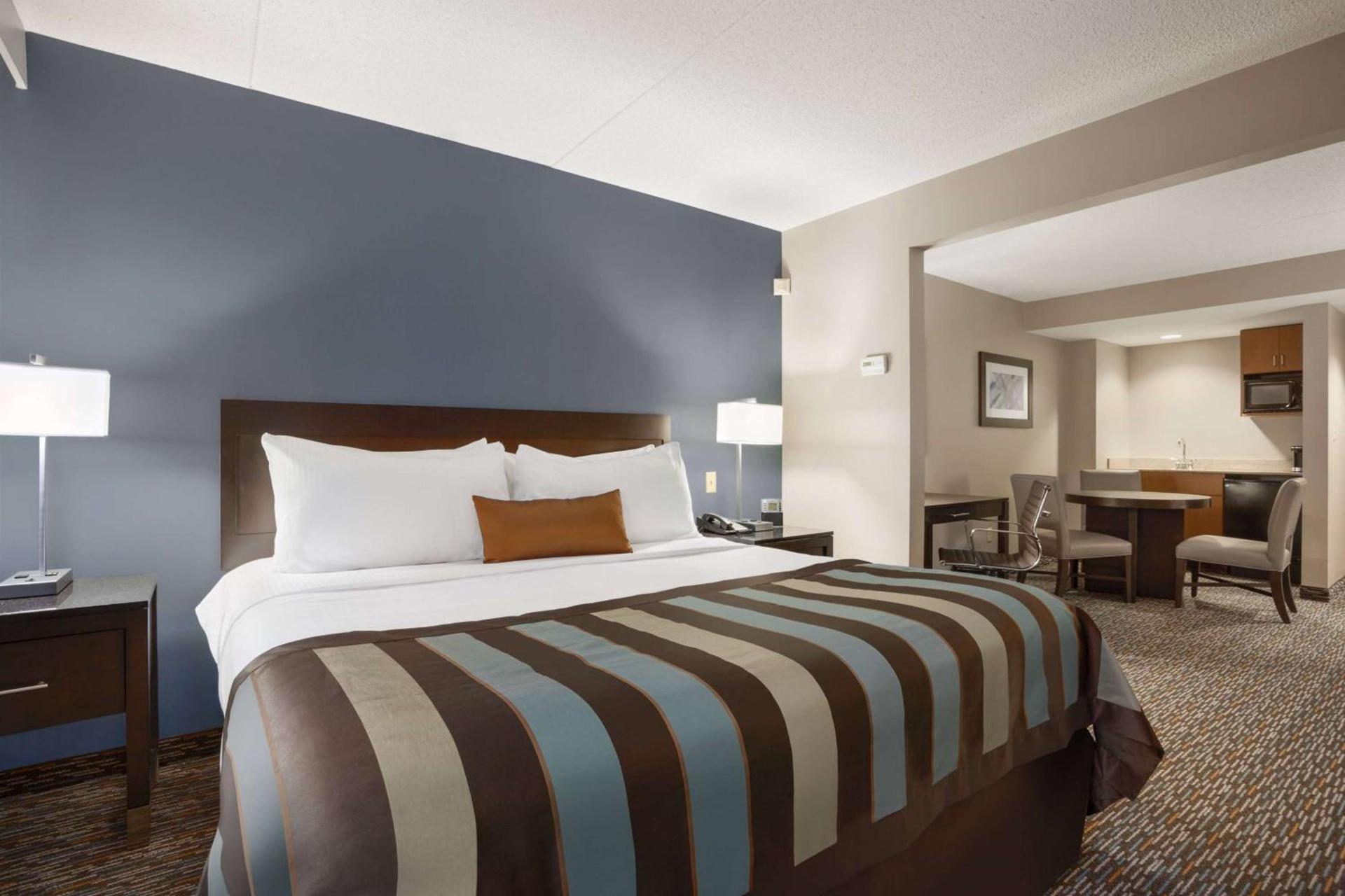 Wingate by Wyndham Sylvania-Toledo photo 30