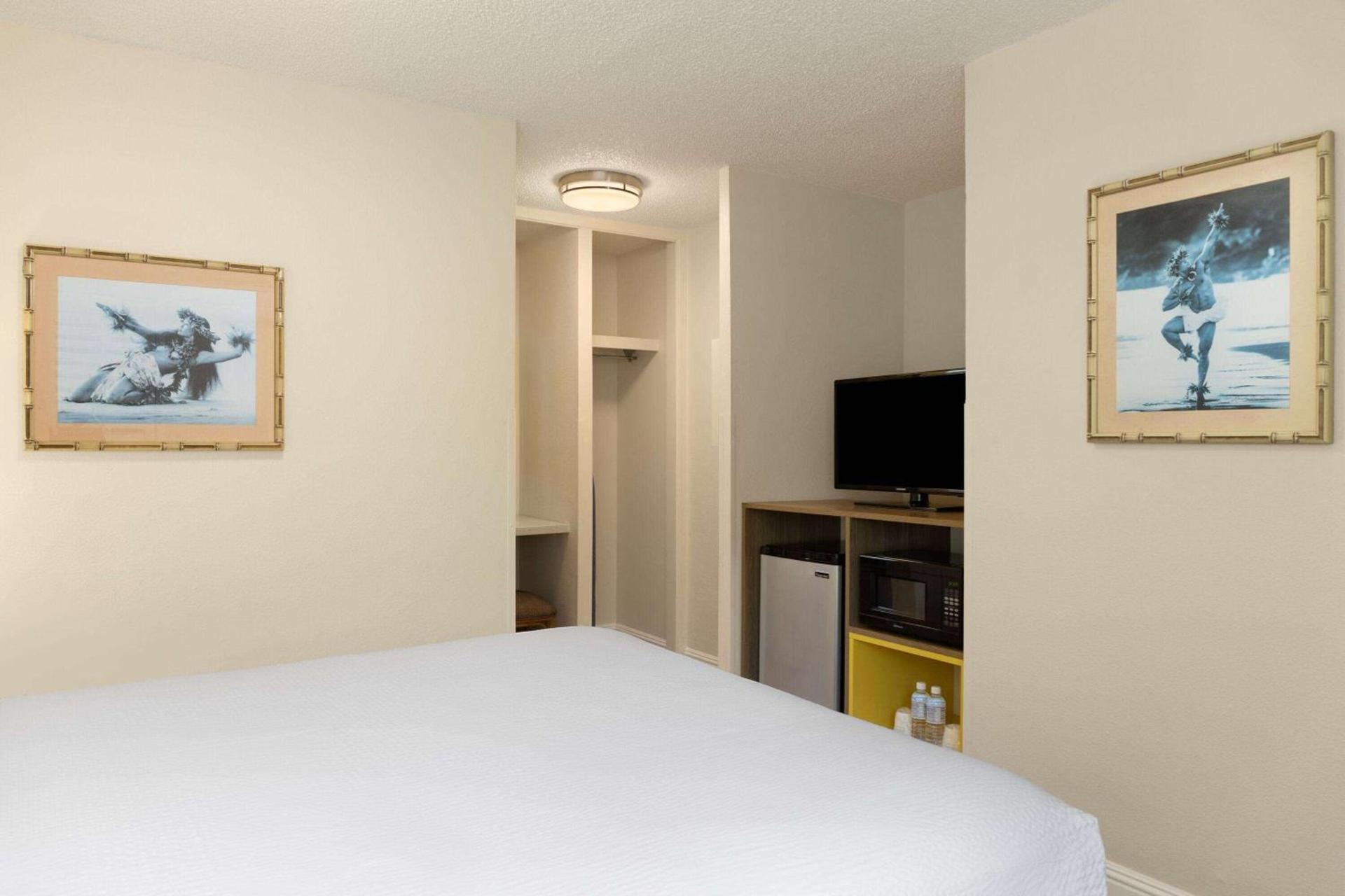 Days Inn by Wyndham Maui Oceanfront photo 21