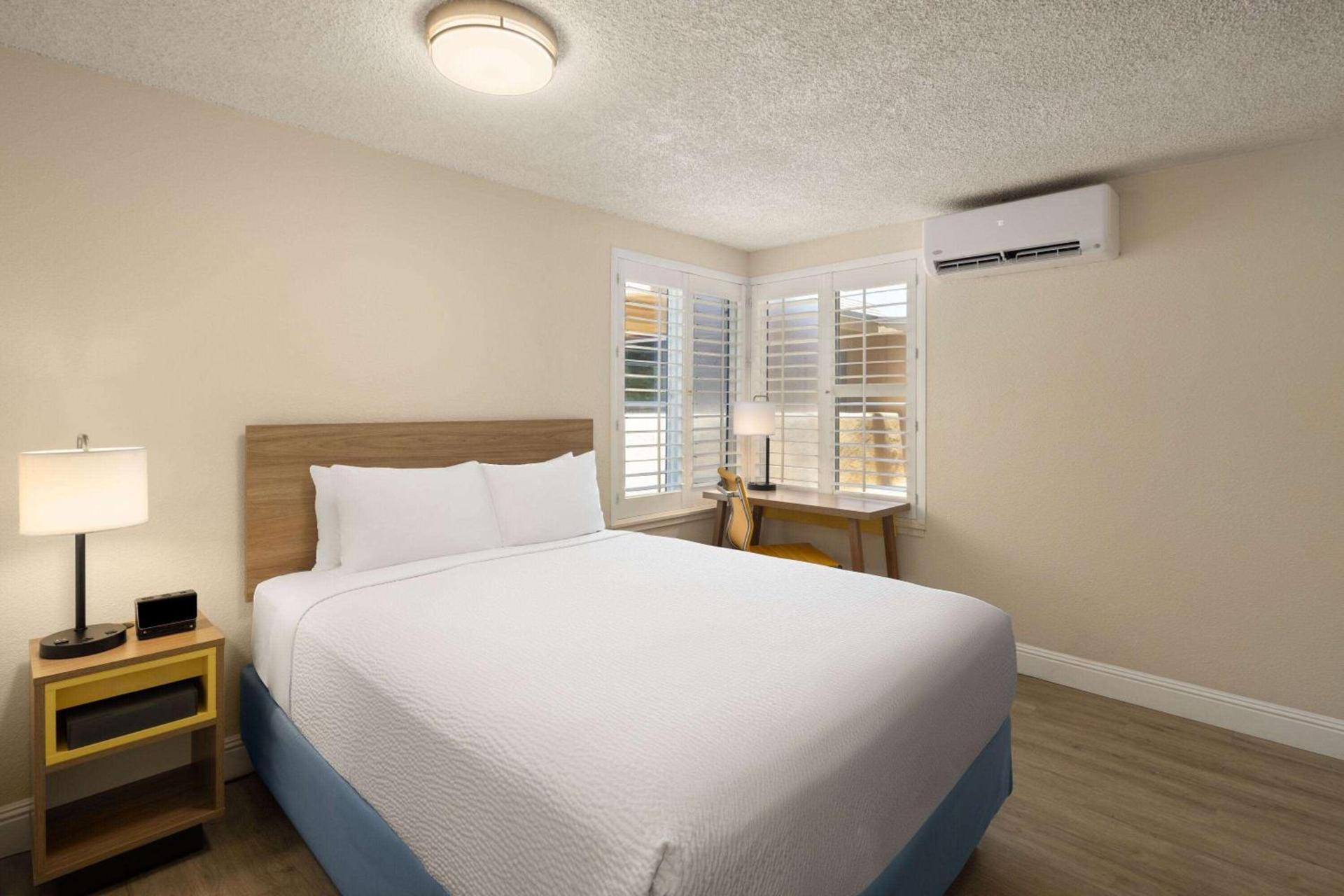 Days Inn by Wyndham Maui Oceanfront photo 25
