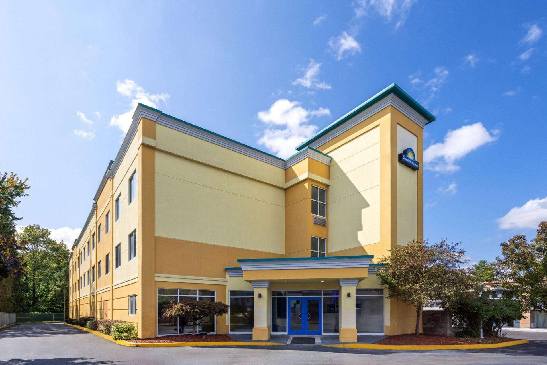 Days Inn & Suites by Wyndham Albany photo 2