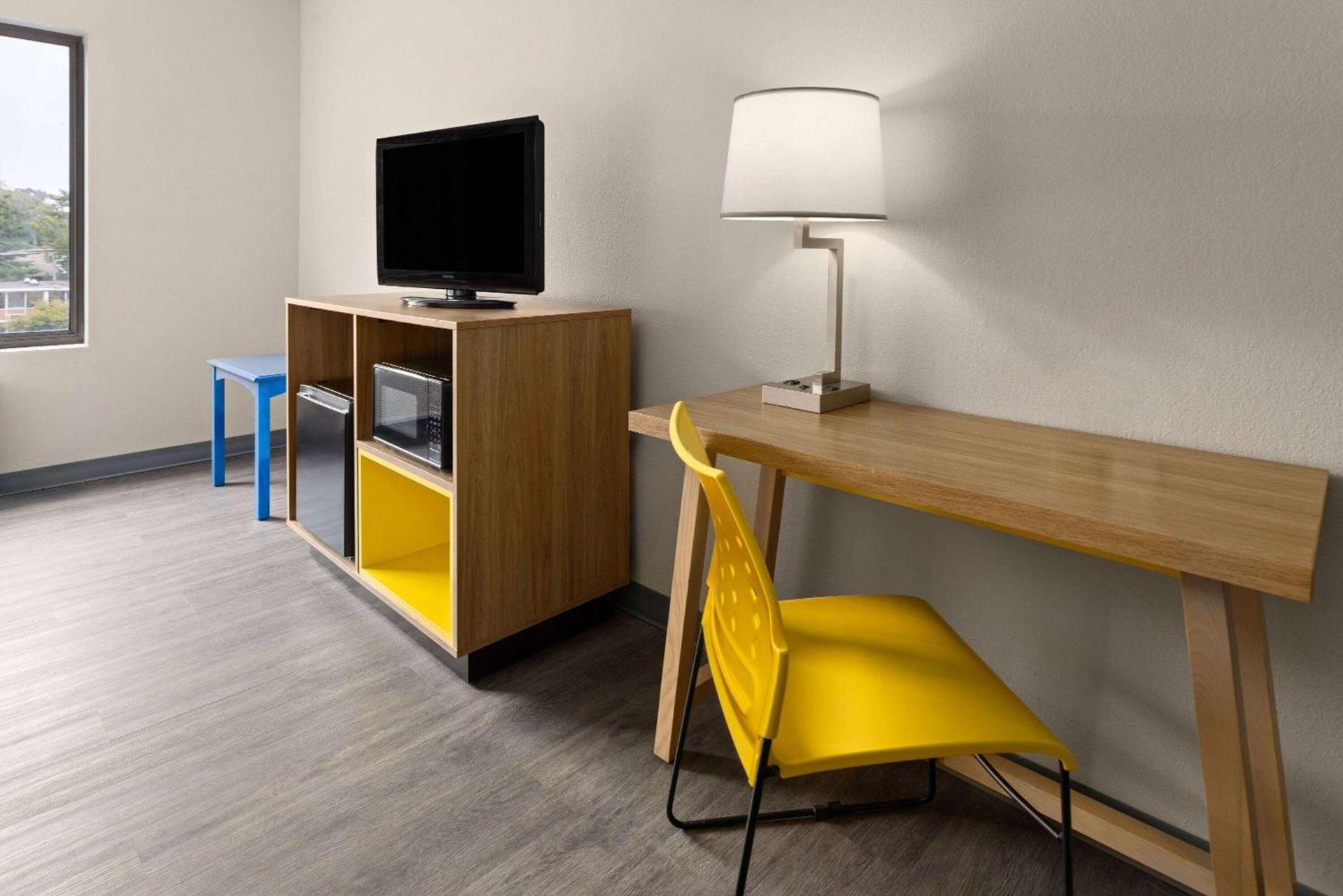 Days Inn & Suites by Wyndham Albany photo 46