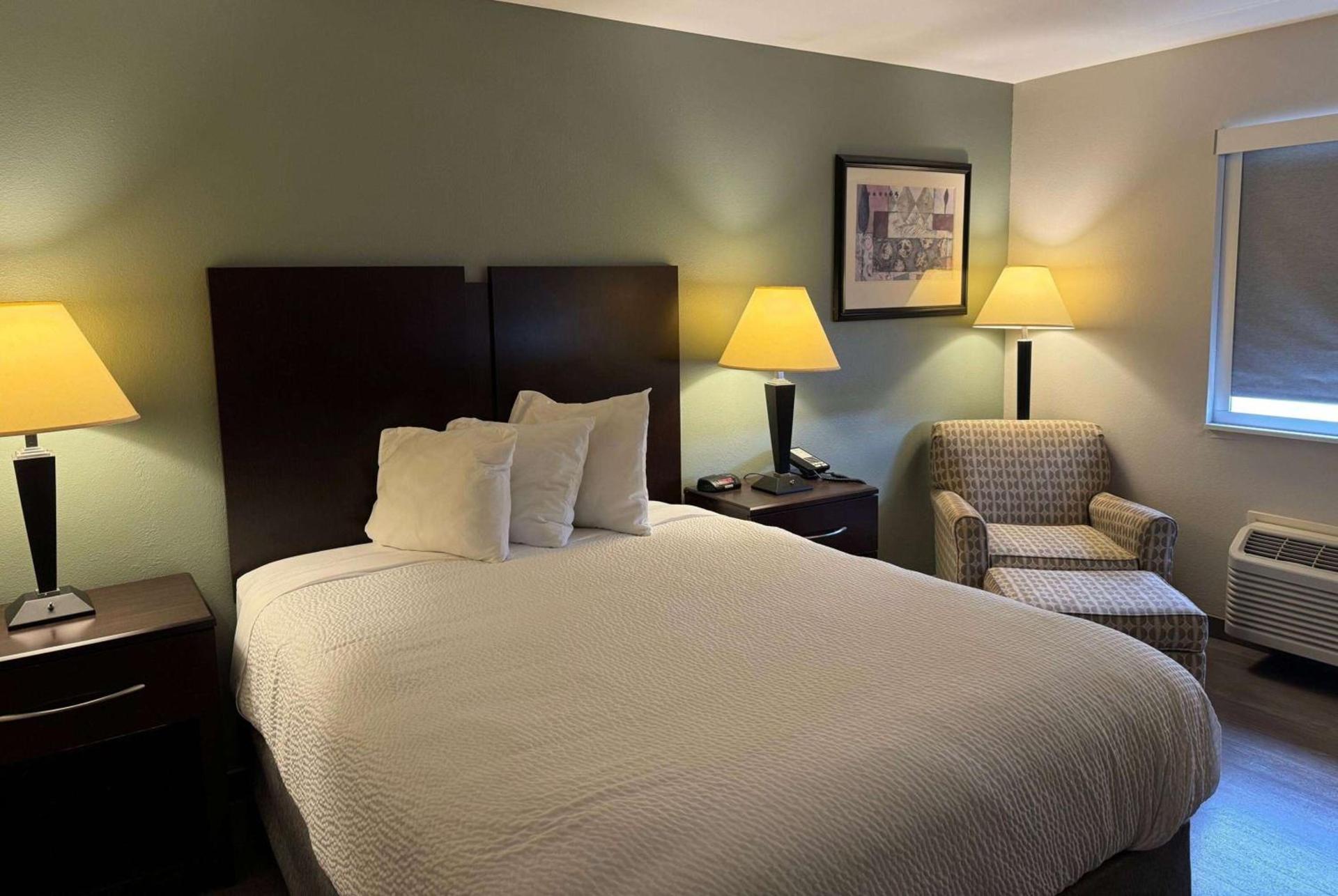 Baymont by Wyndham Tuscola photo 14