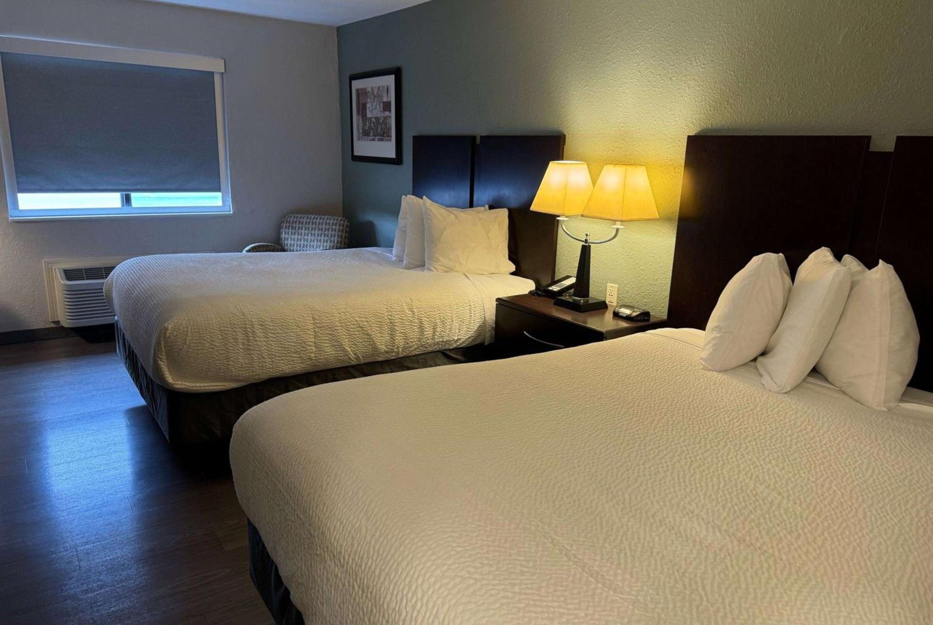 Baymont by Wyndham Tuscola photo 16