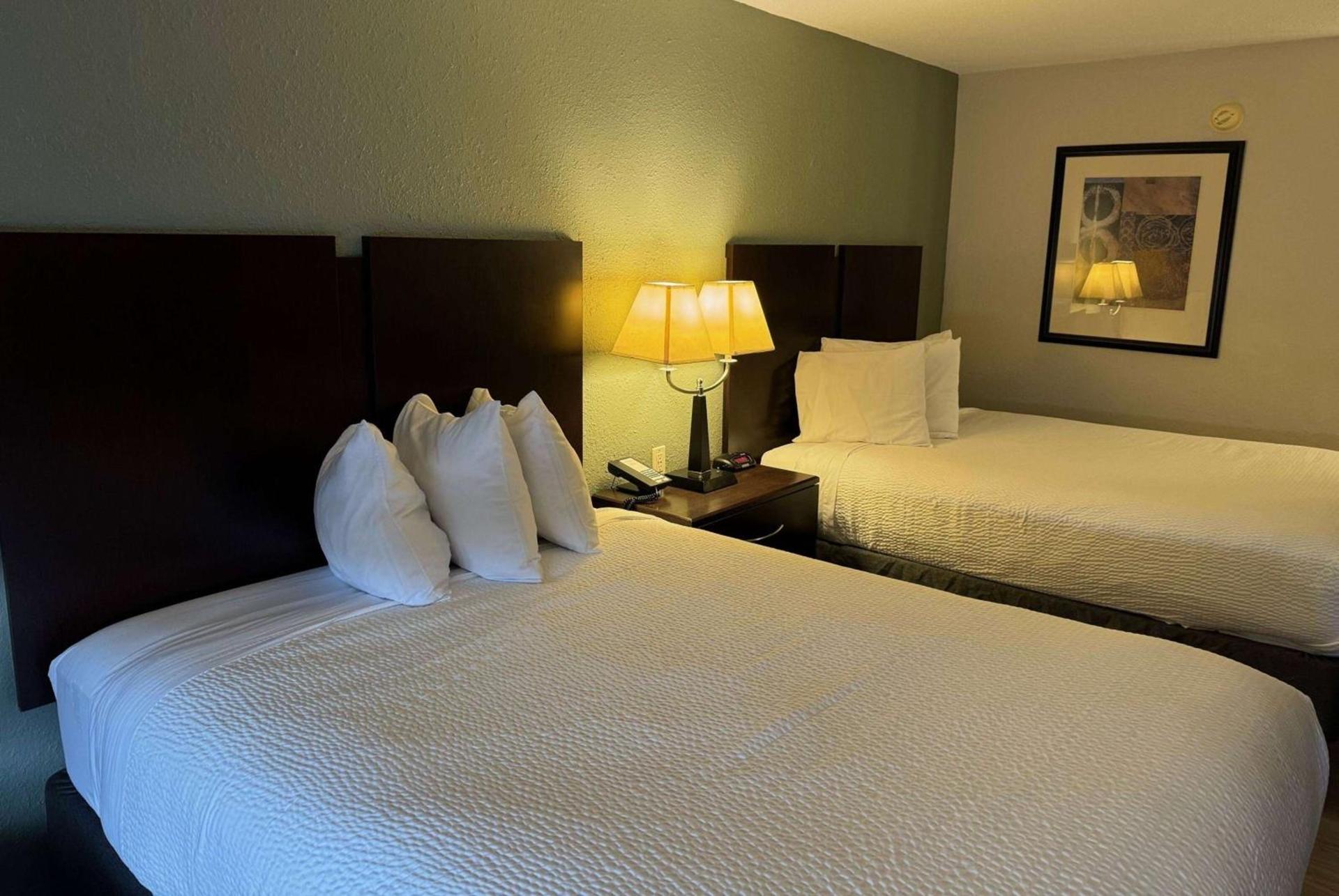 Baymont by Wyndham Tuscola photo 18