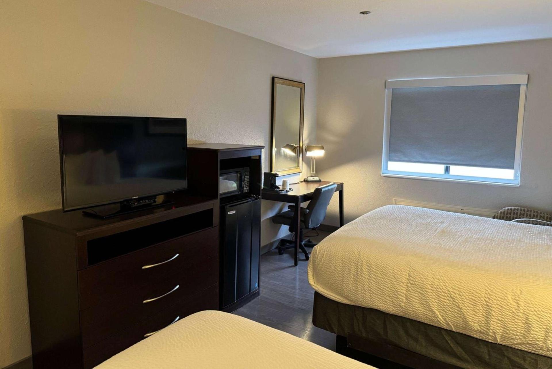 Baymont by Wyndham Tuscola photo 19