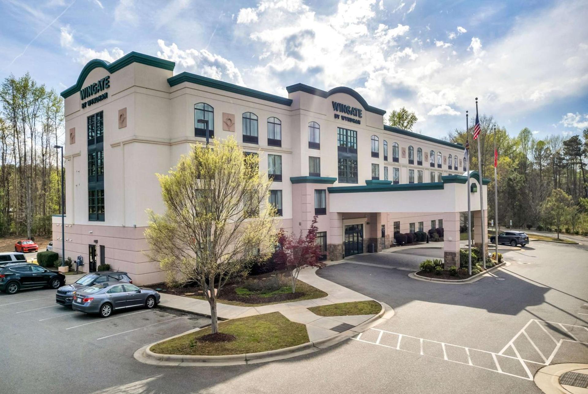 Holiday Inn Express & Suites Raleigh West - Lenovo Center by IHG photo 2